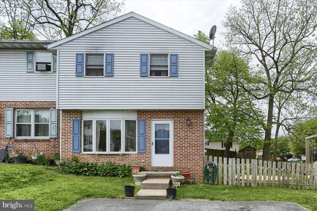 Photo of 202 RIVERVIEW DR, EPHRATA, PA 17522 (MLS # PALA2032536)