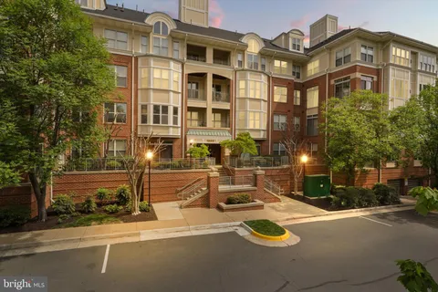 1860 Stratford Park Place Unit 202, Reston, VA MLS: VAFX2234030