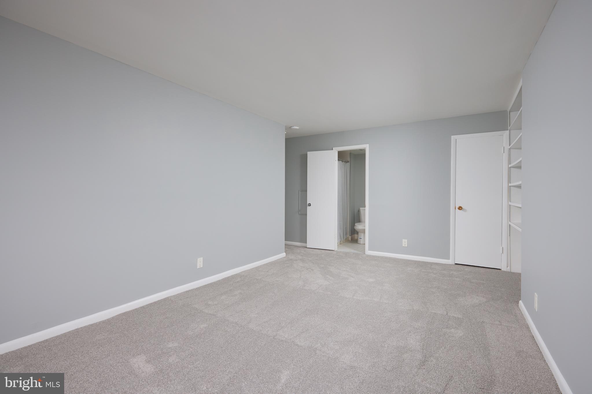 COLUMBIA TOWERS - Residential