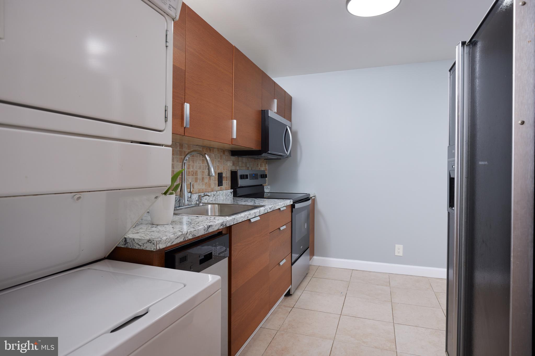 COLUMBIA TOWERS - Residential