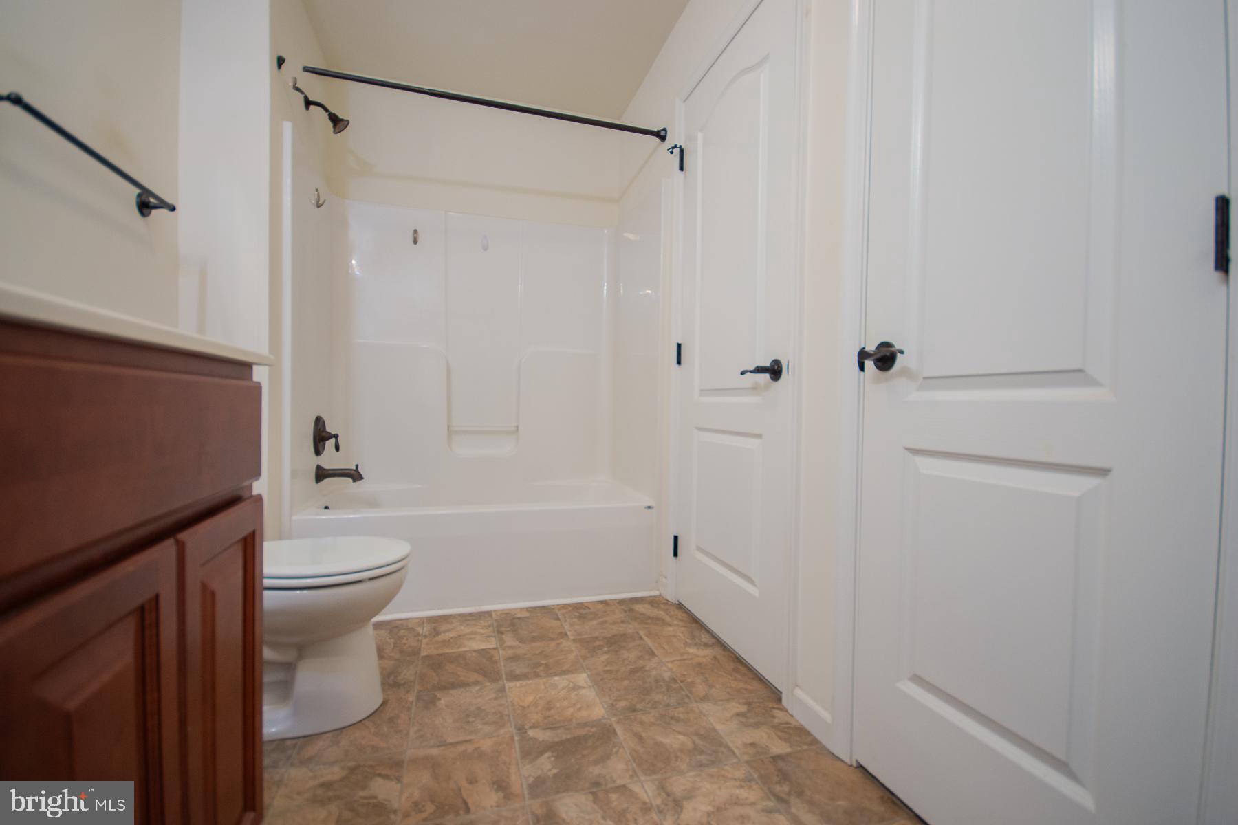 HICKORY RUN II - Residential Lease