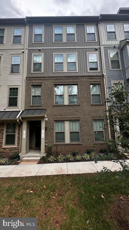 707 THOMAS LANE A