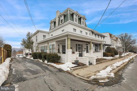 Multifamily For Sale - 17 E Summit Street<br/> MOHNTON, PA 19540