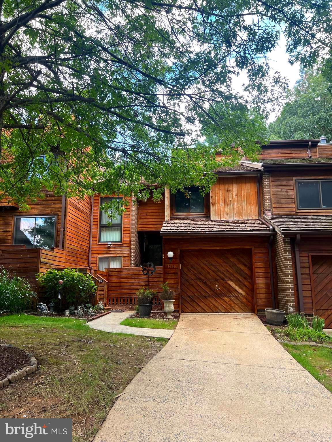 2213 CEDAR COVE COURT