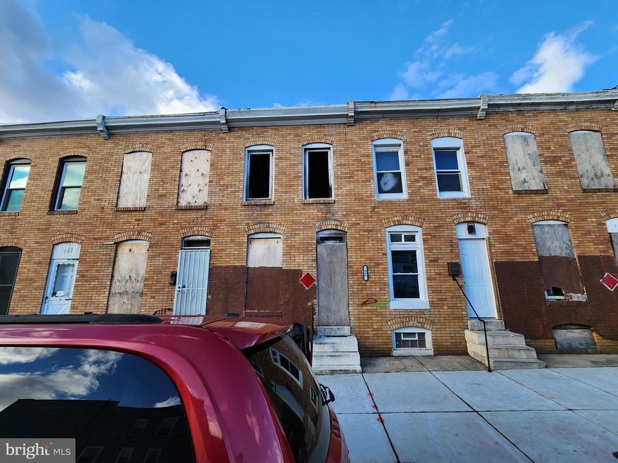 ONLINE AUCTION: Bidding begins 1/9/2025 @ 11:00 AM. Bidding ends 1/13/2025 @ 12:20 PM. List Price is Suggested Opening Bid. Deposit: $5,000. 2 Story Townhouse located in the Carrollton Ridge area. BLOCKS to the Westside Shopping Center. JUST MINUTES to Carroll Park & Carroll Park Golf Course. Easy access to major traffic artery Wilkens Ave.