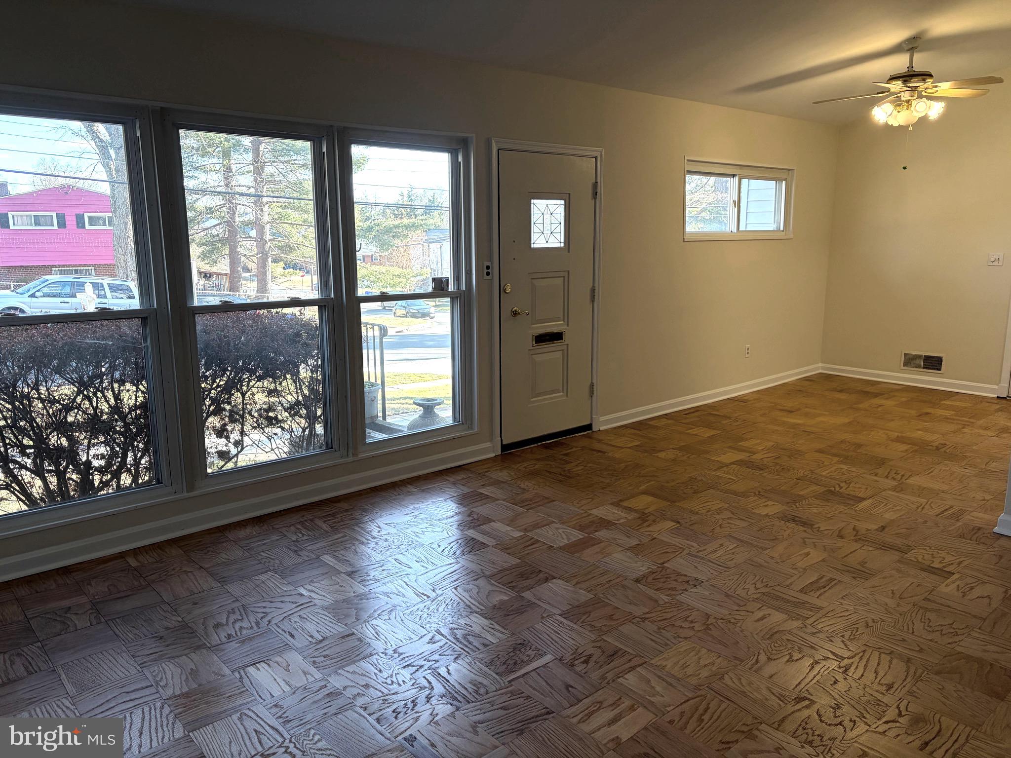 ROYAL VIEW - Residential