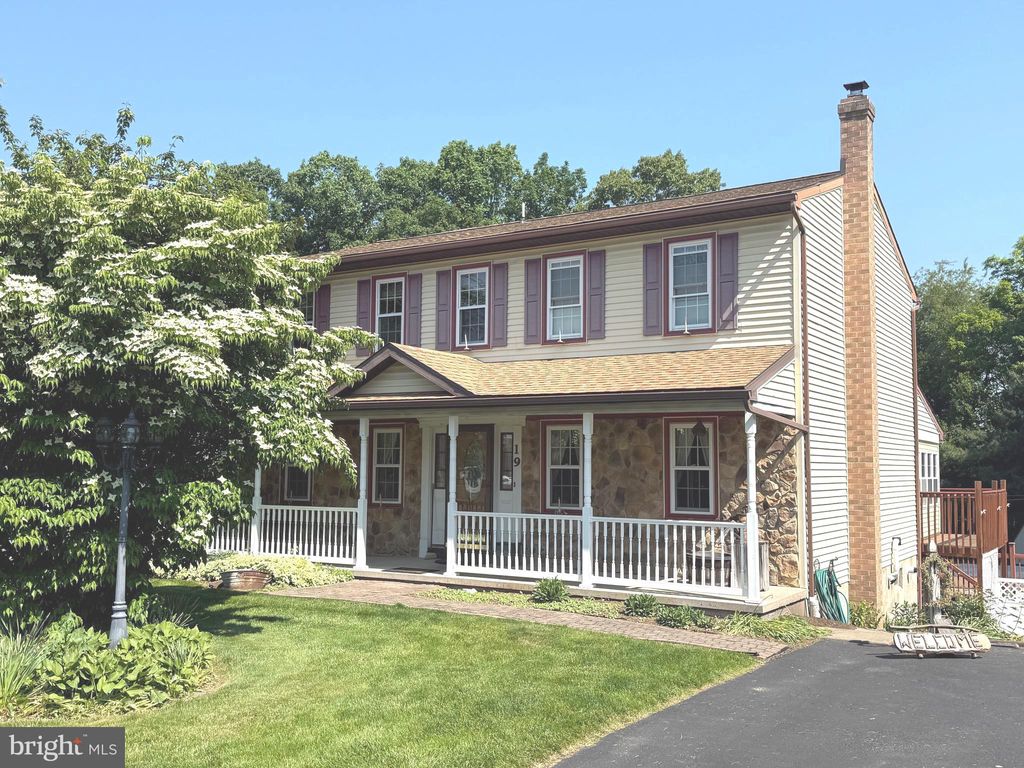 Photo of 19 Valerie Drive, ELIZABETHTOWN, PA 17022 (MLS # PALA2085400)