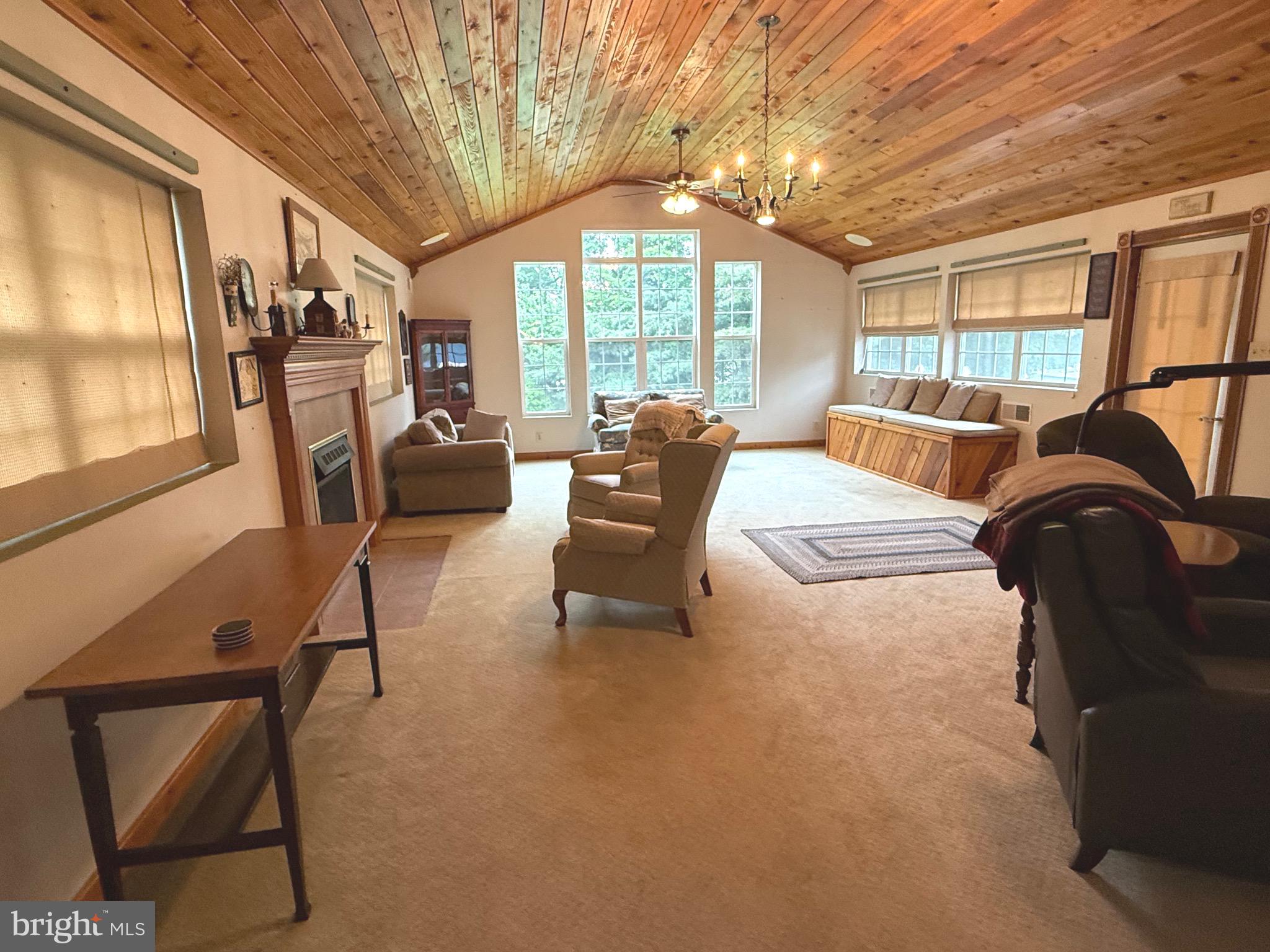 SINGLE TREE COMMONS - Residential