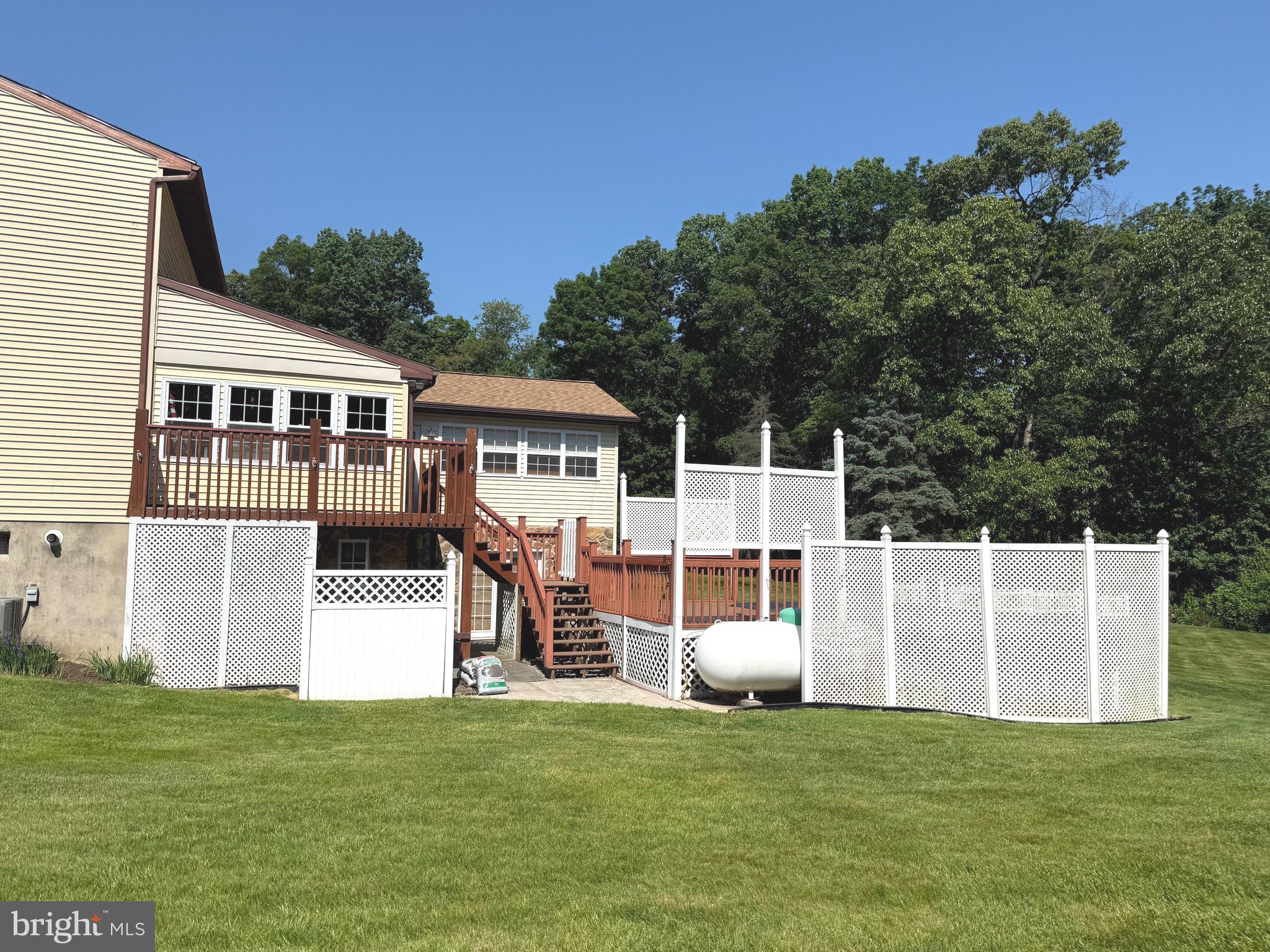 SINGLE TREE COMMONS - Residential