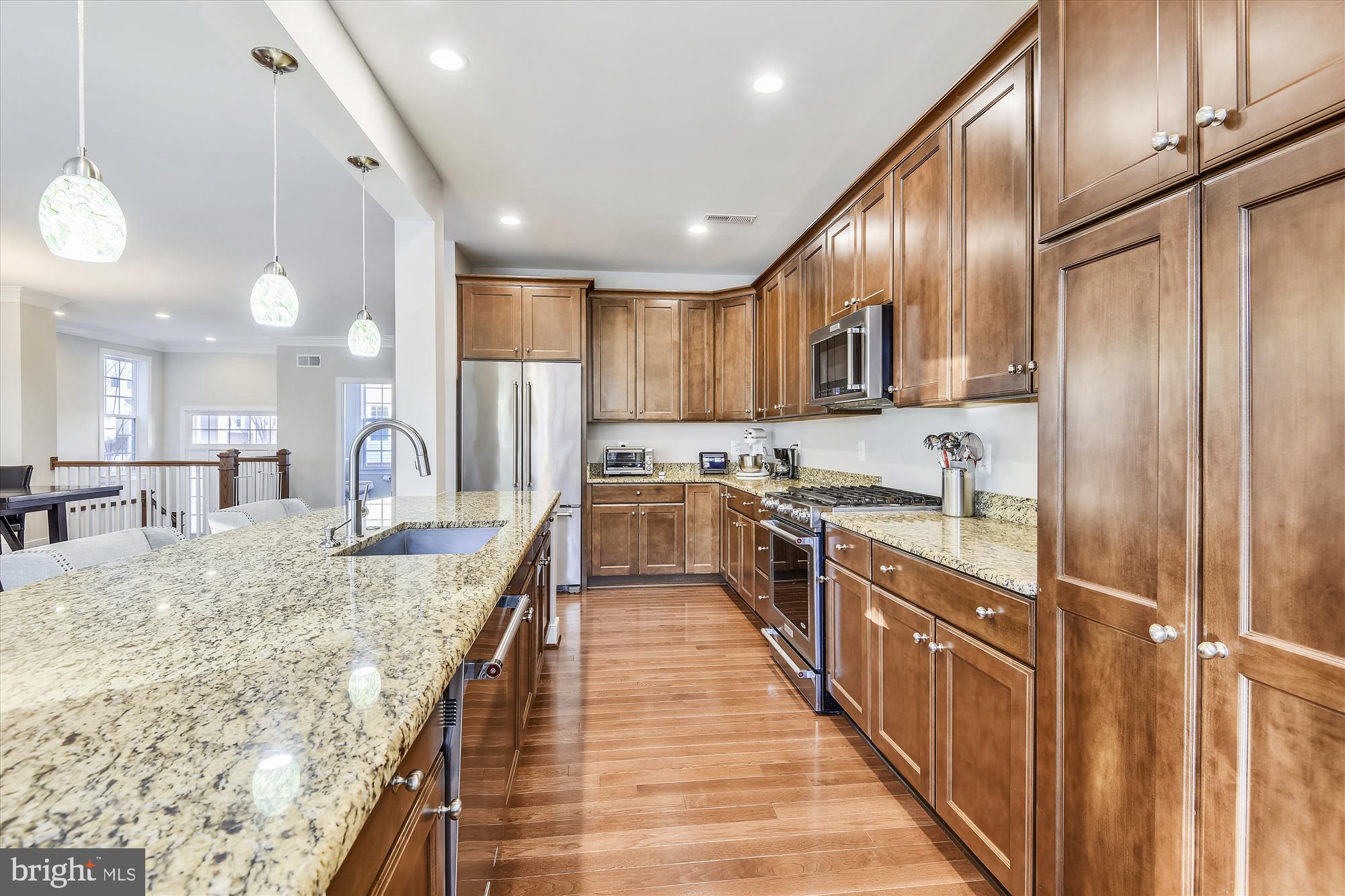 ELEVEN OAKS - Residential