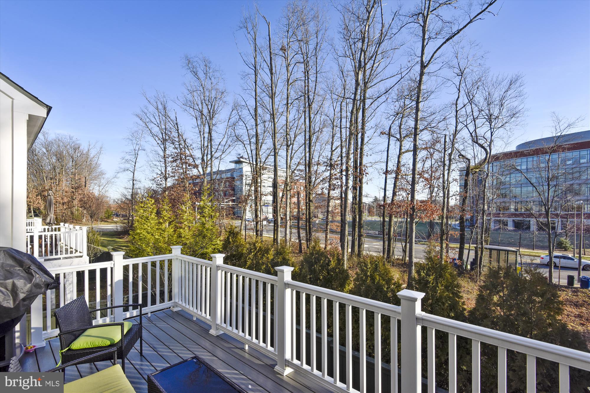 ELEVEN OAKS - Residential