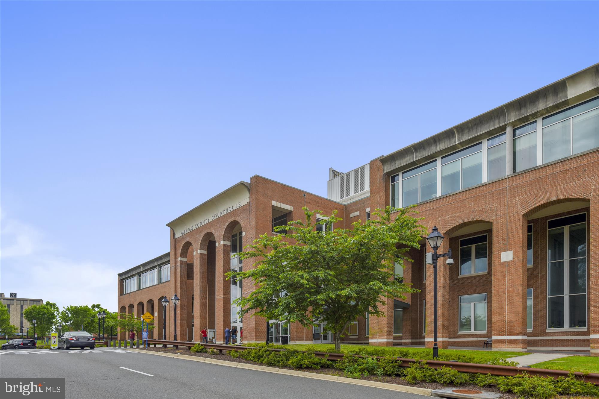 ELEVEN OAKS - Residential