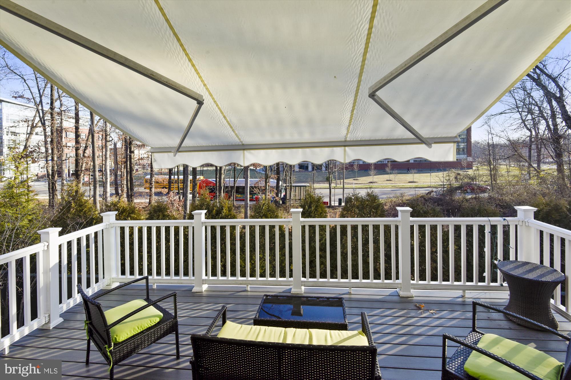 ELEVEN OAKS - Residential