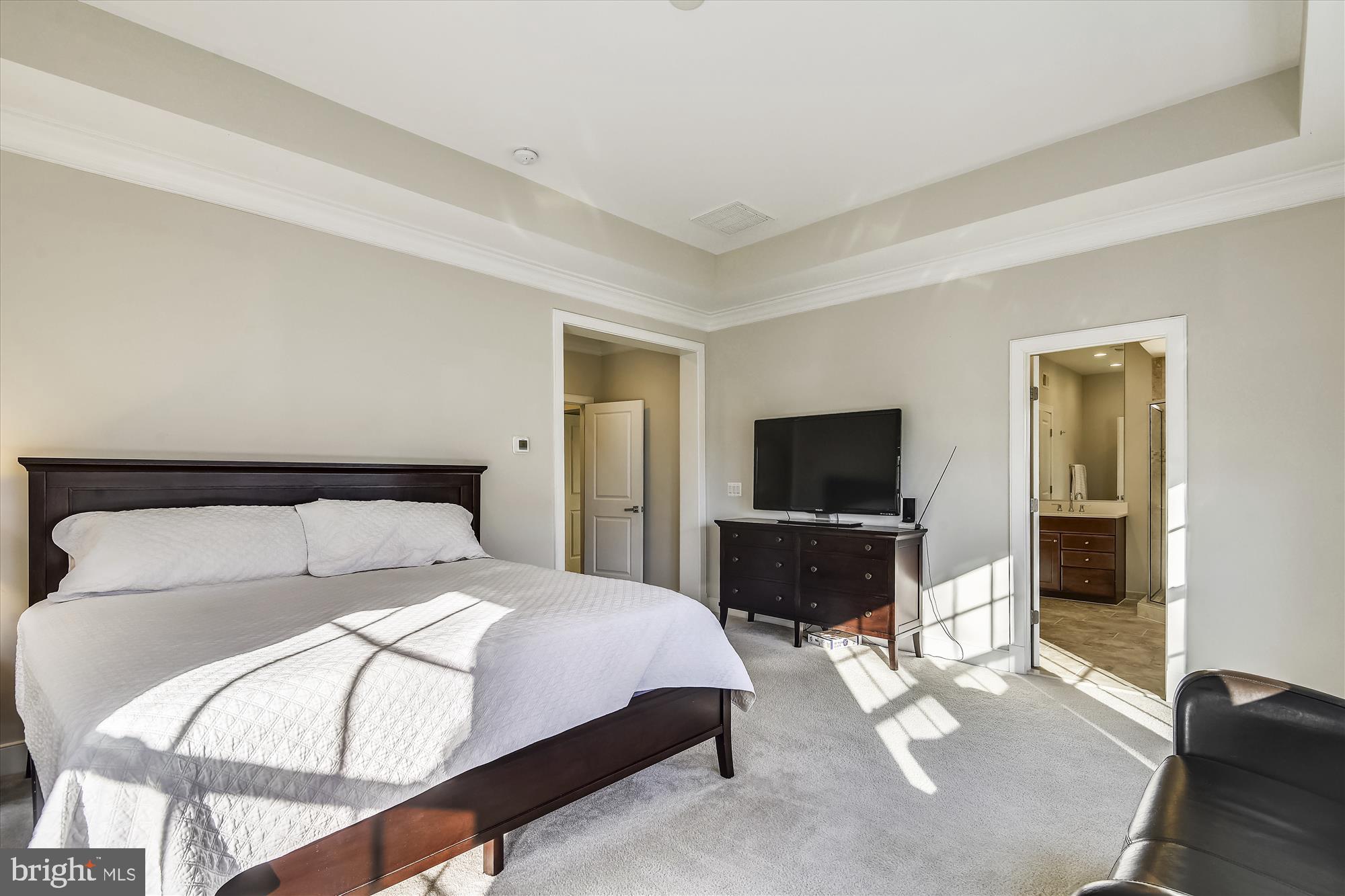 ELEVEN OAKS - Residential