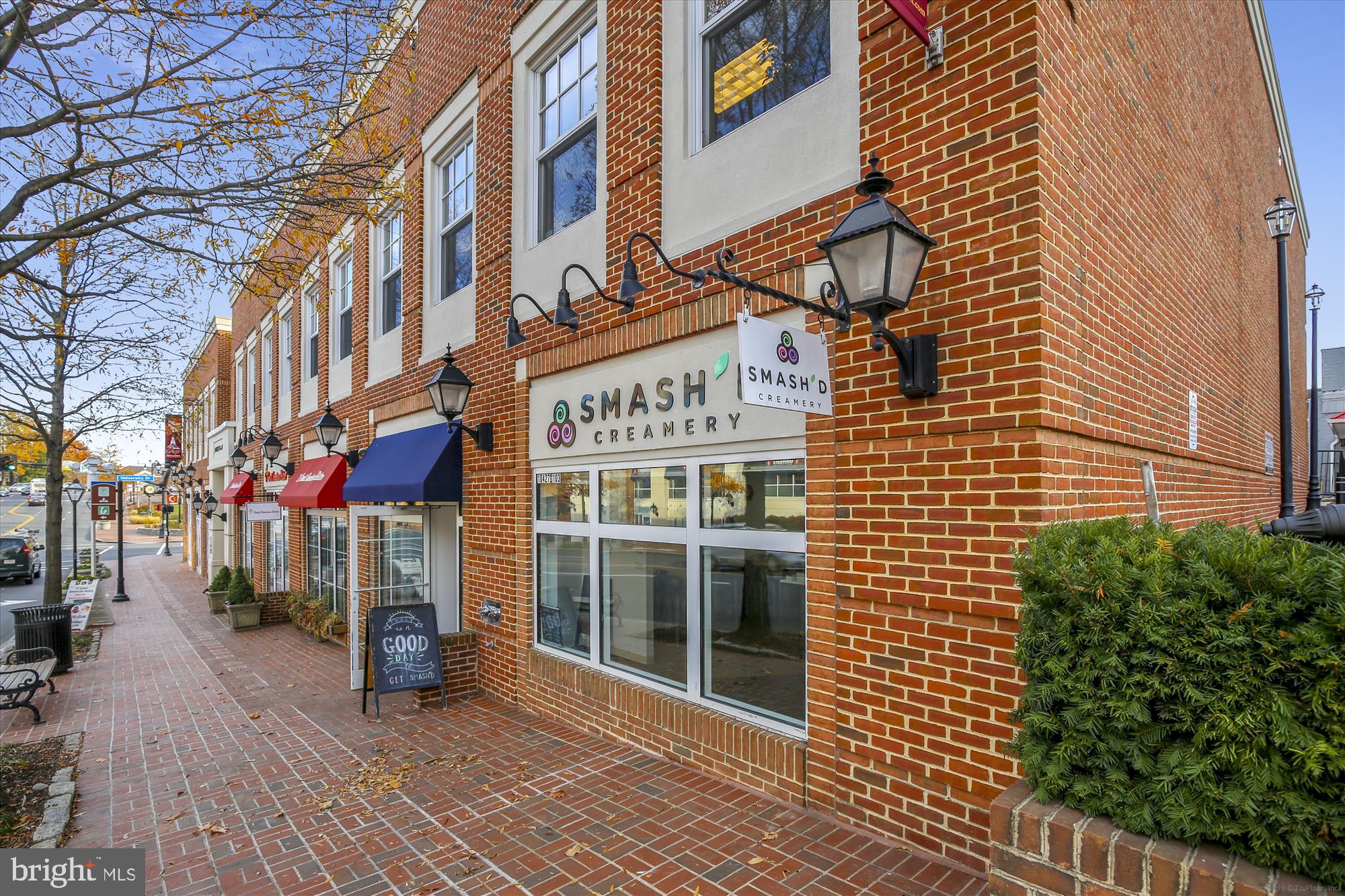 ELEVEN OAKS - Residential