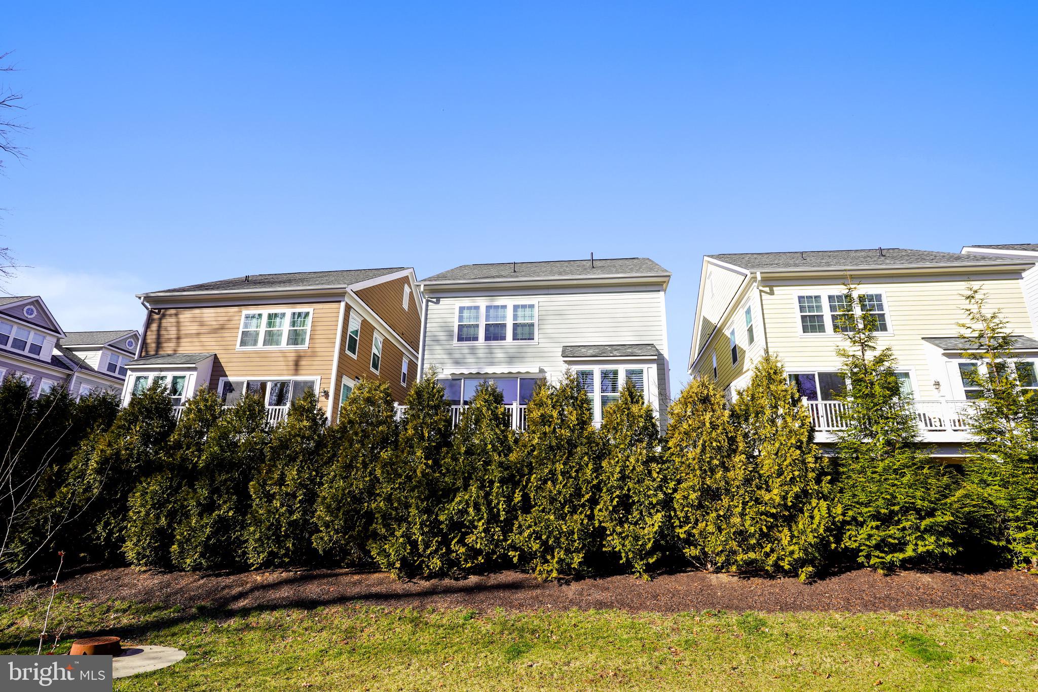 ELEVEN OAKS - Residential