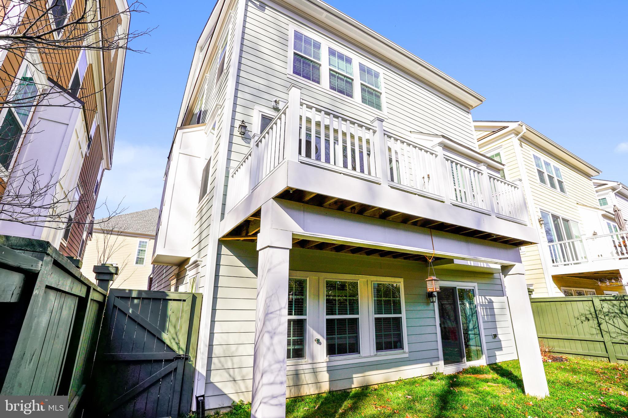 ELEVEN OAKS - Residential