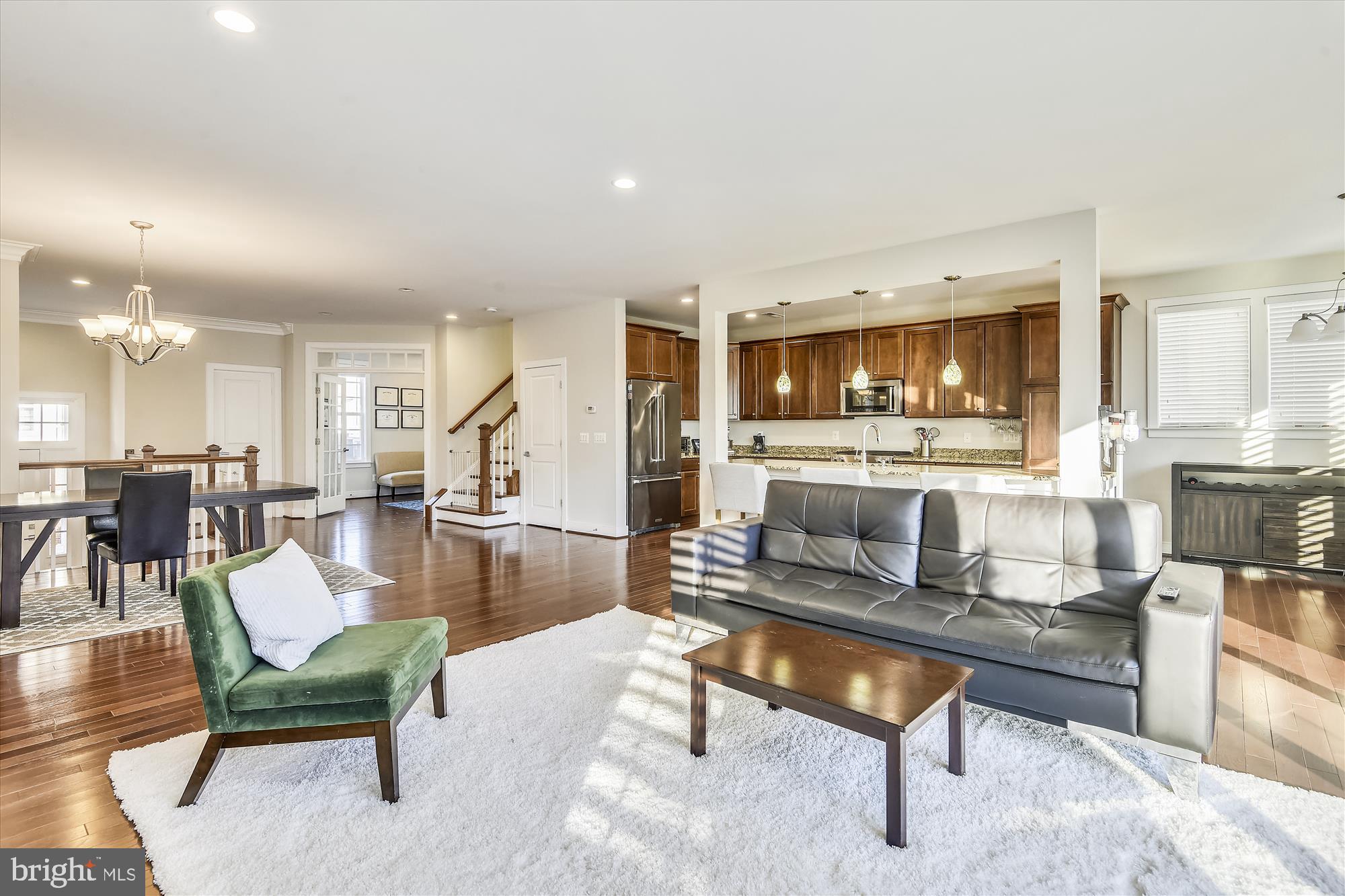 ELEVEN OAKS - Residential