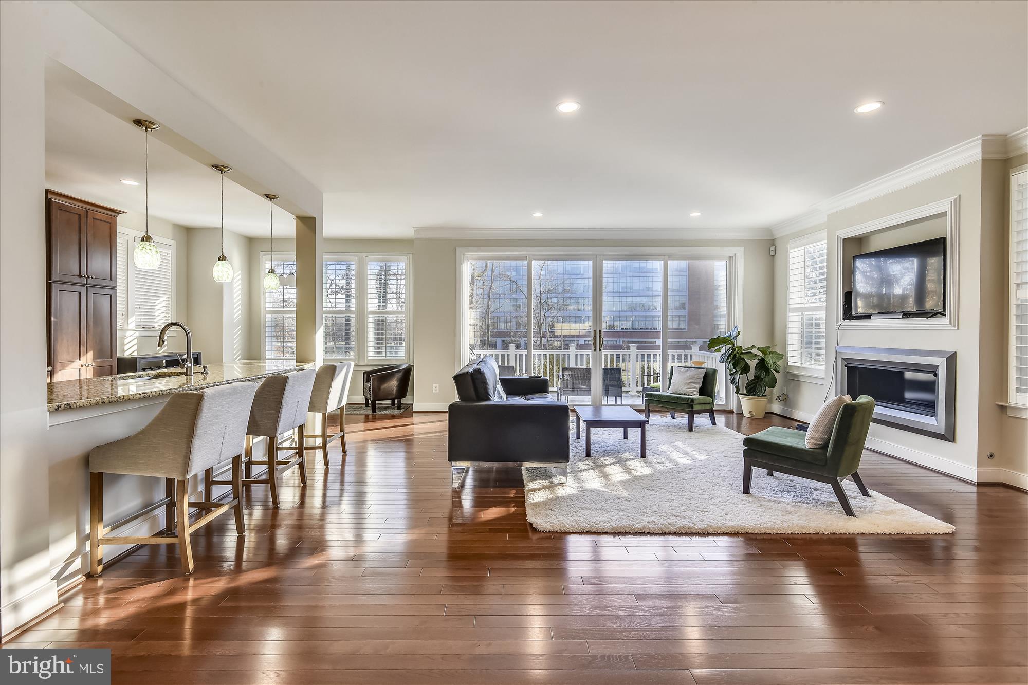 ELEVEN OAKS - Residential