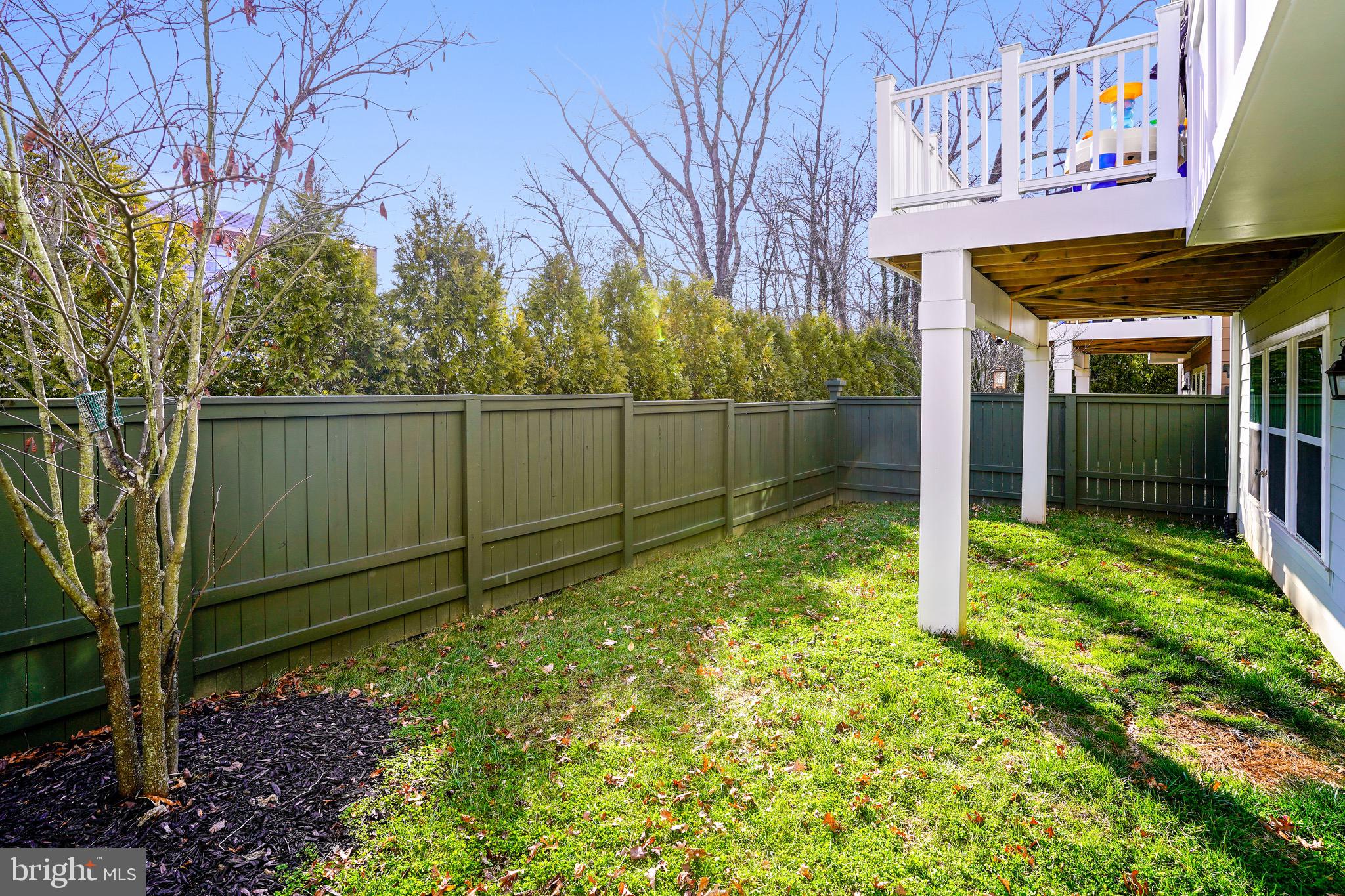 ELEVEN OAKS - Residential