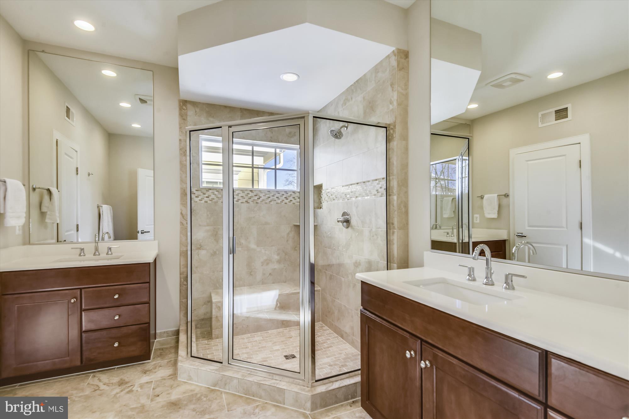 ELEVEN OAKS - Residential