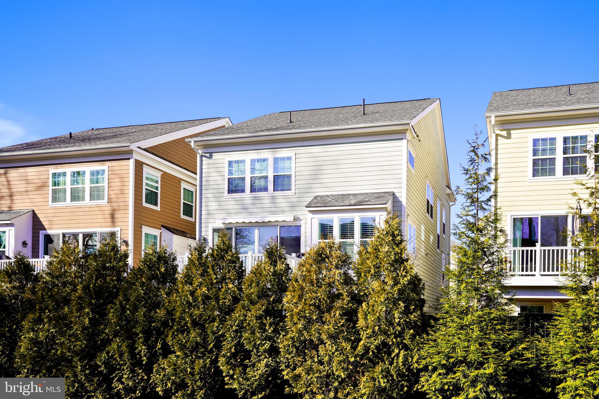 ELEVEN OAKS - Residential