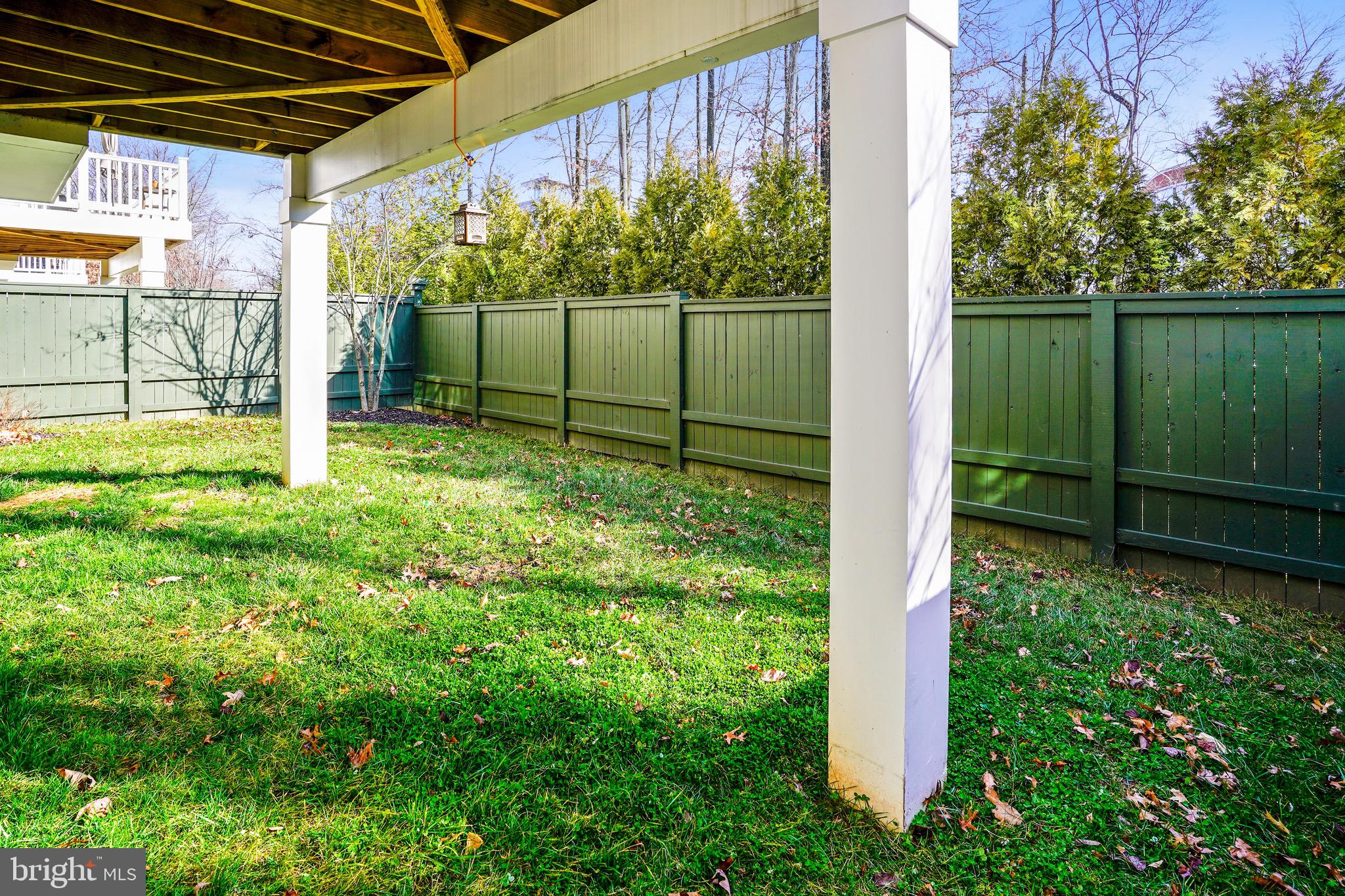 ELEVEN OAKS - Residential