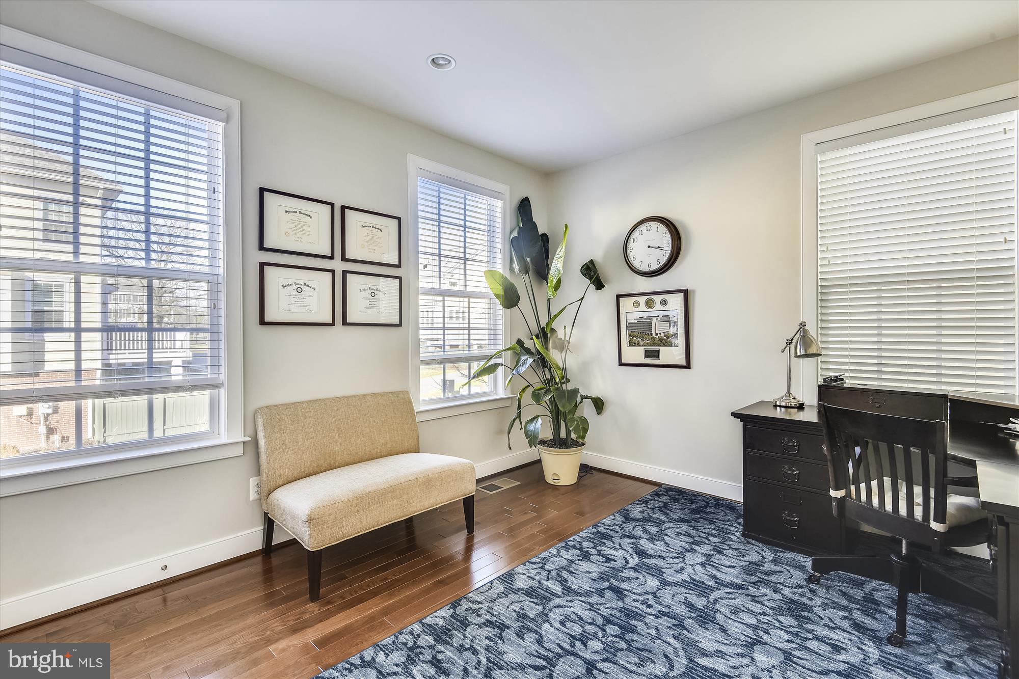 ELEVEN OAKS - Residential