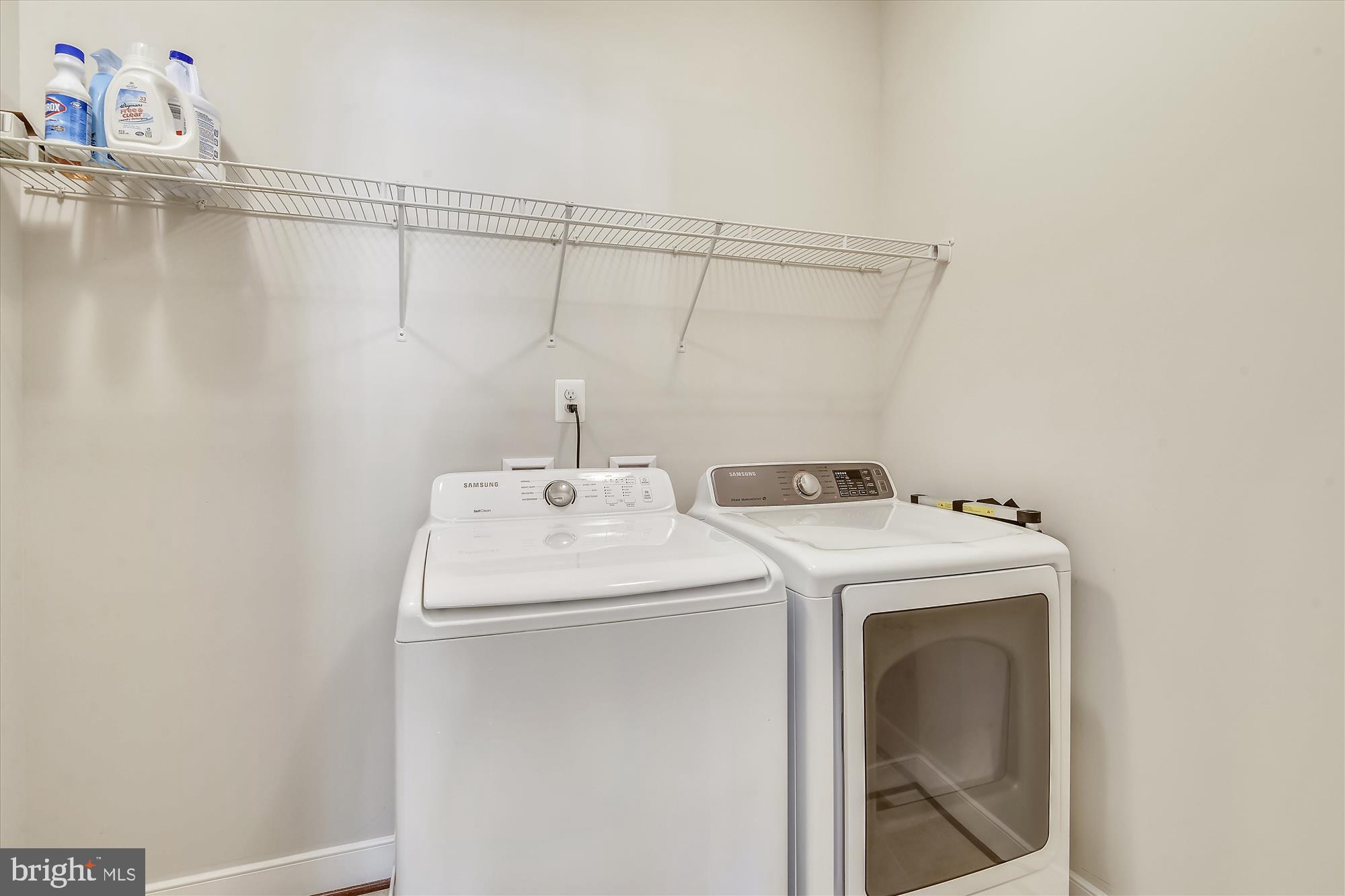 ELEVEN OAKS - Residential