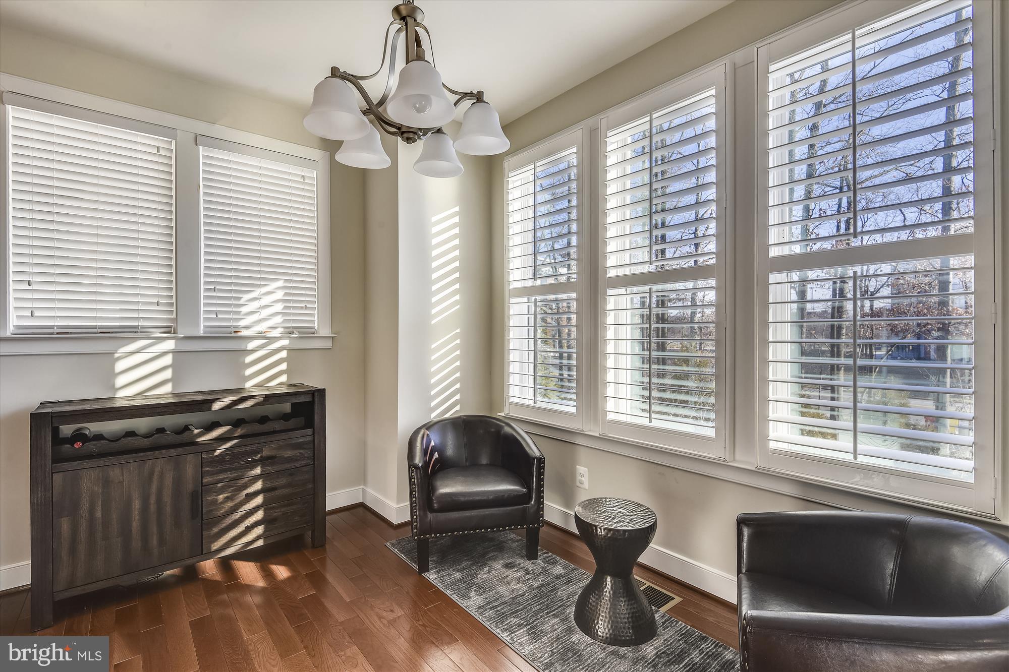 ELEVEN OAKS - Residential