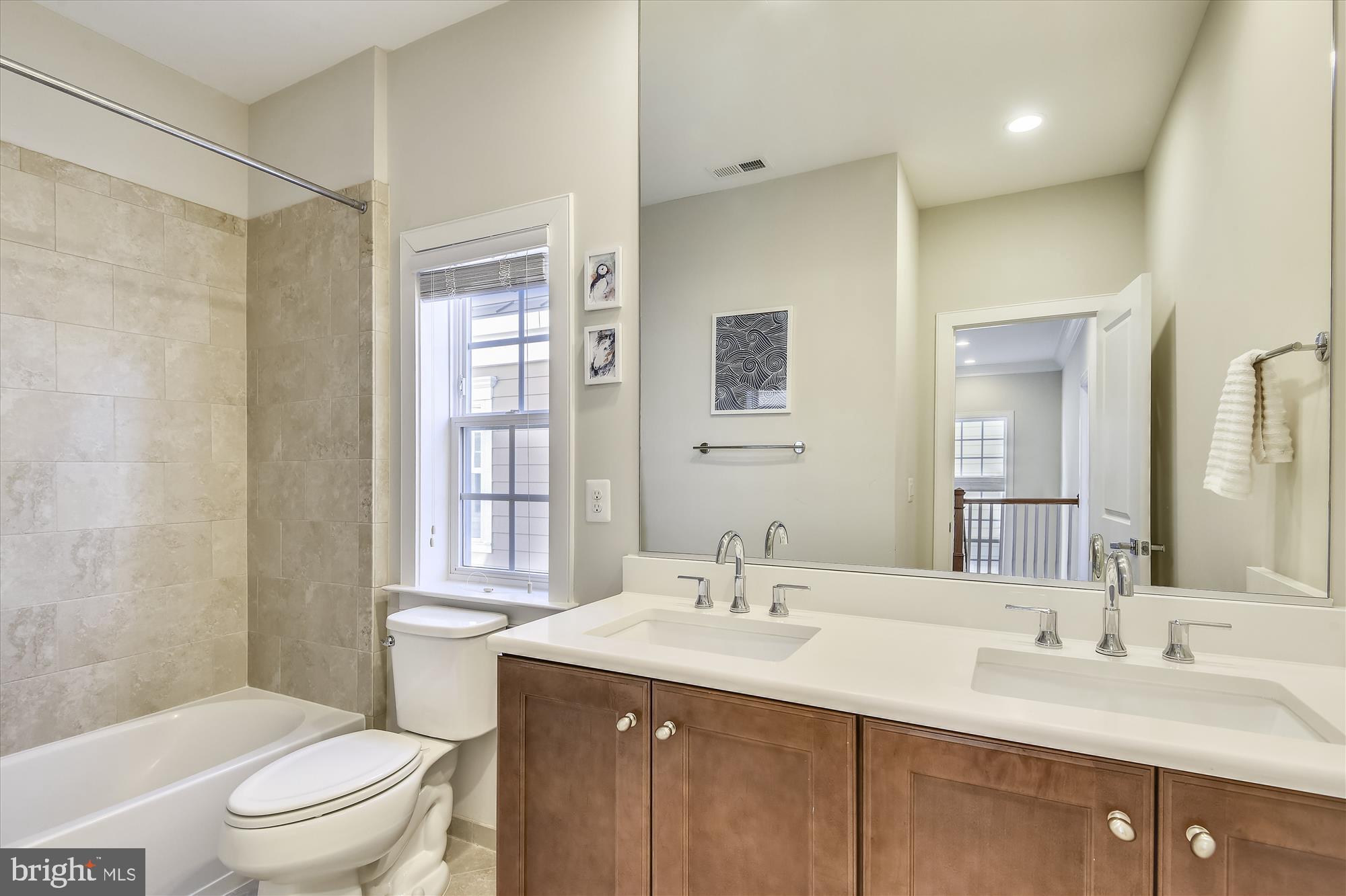 ELEVEN OAKS - Residential