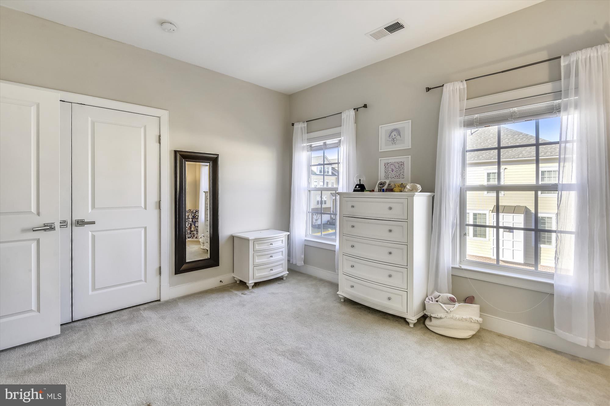 ELEVEN OAKS - Residential