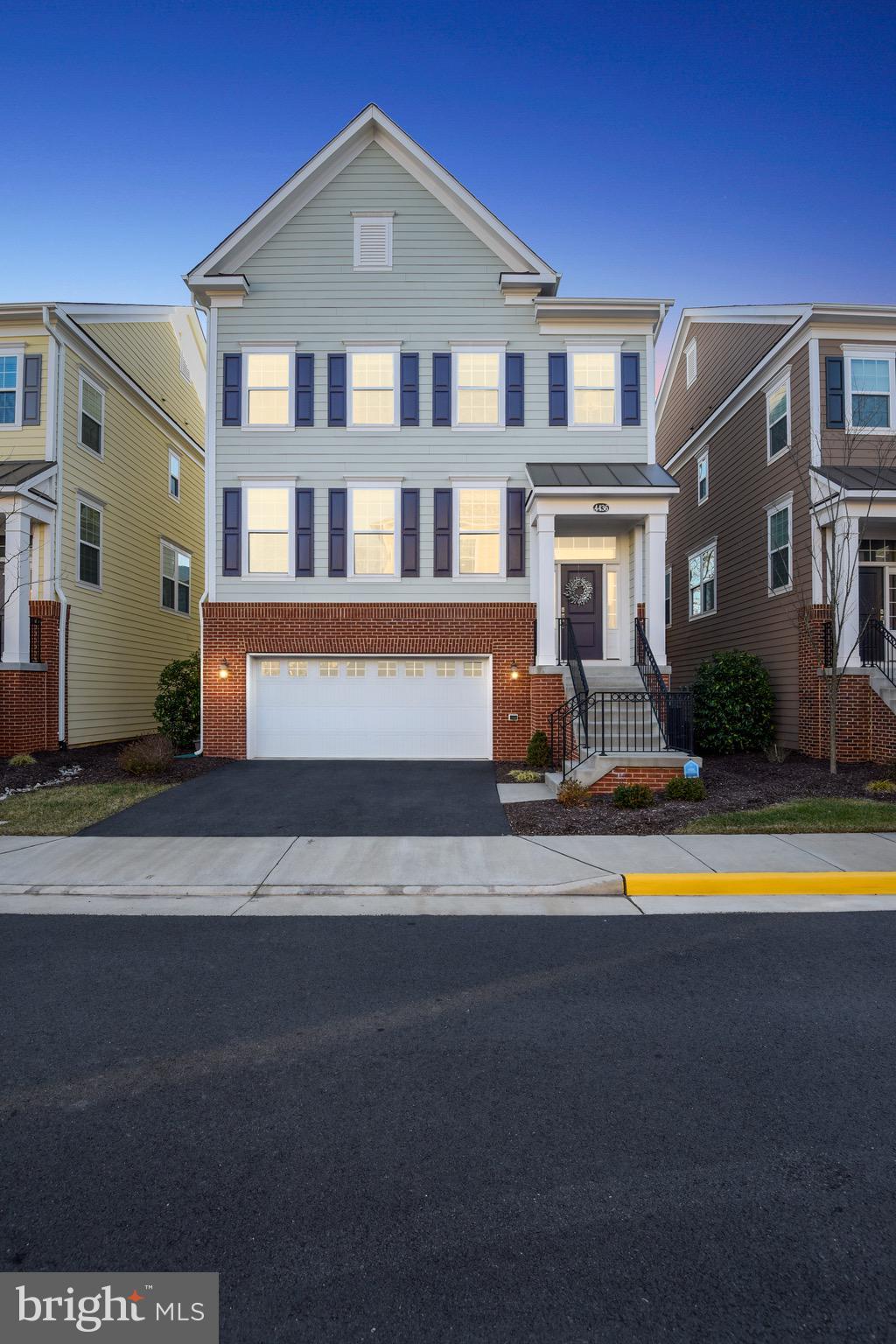 ELEVEN OAKS - Residential