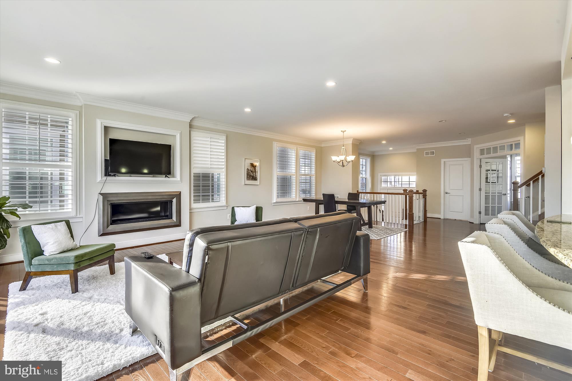 ELEVEN OAKS - Residential