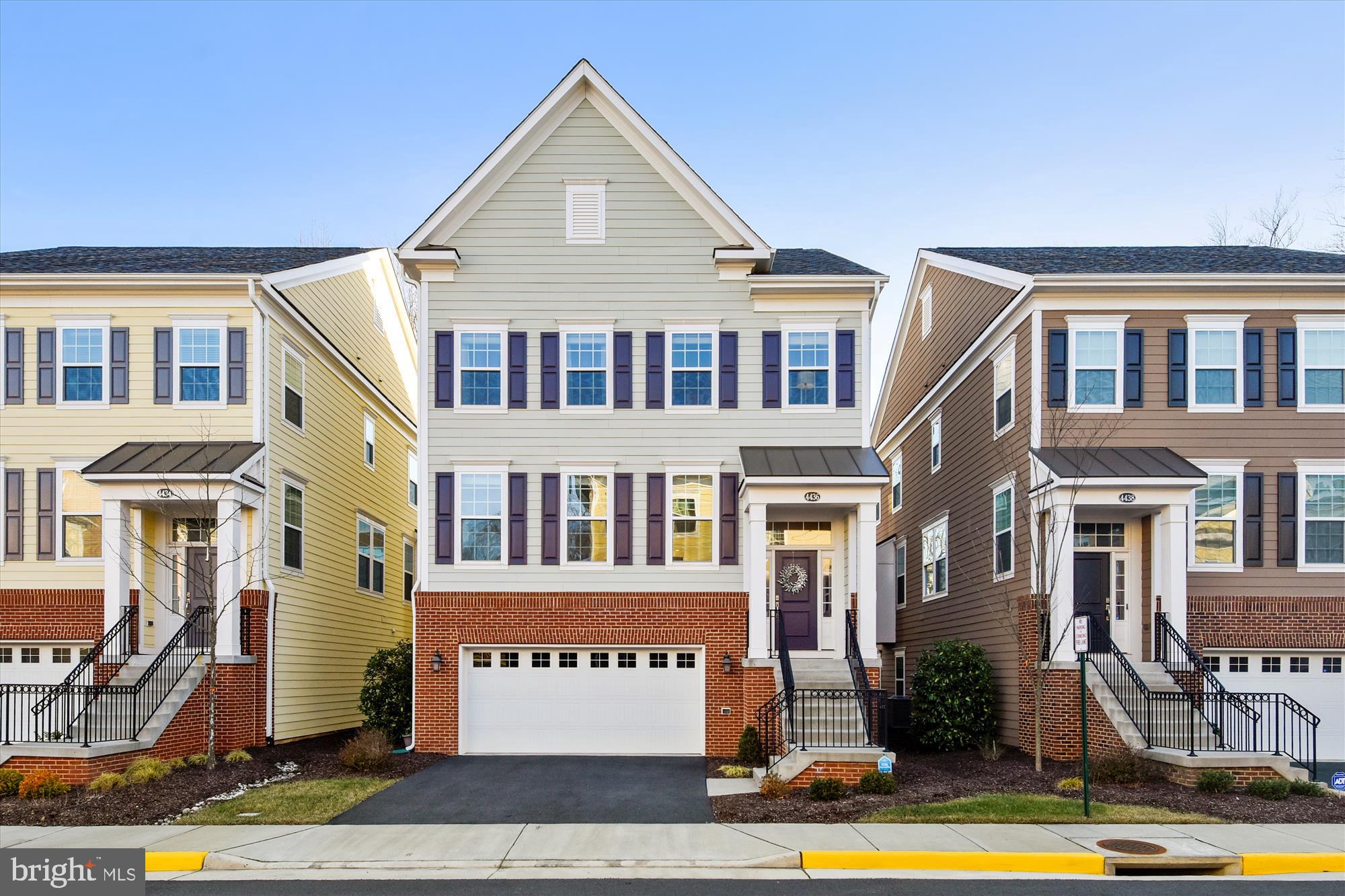 ELEVEN OAKS - Residential