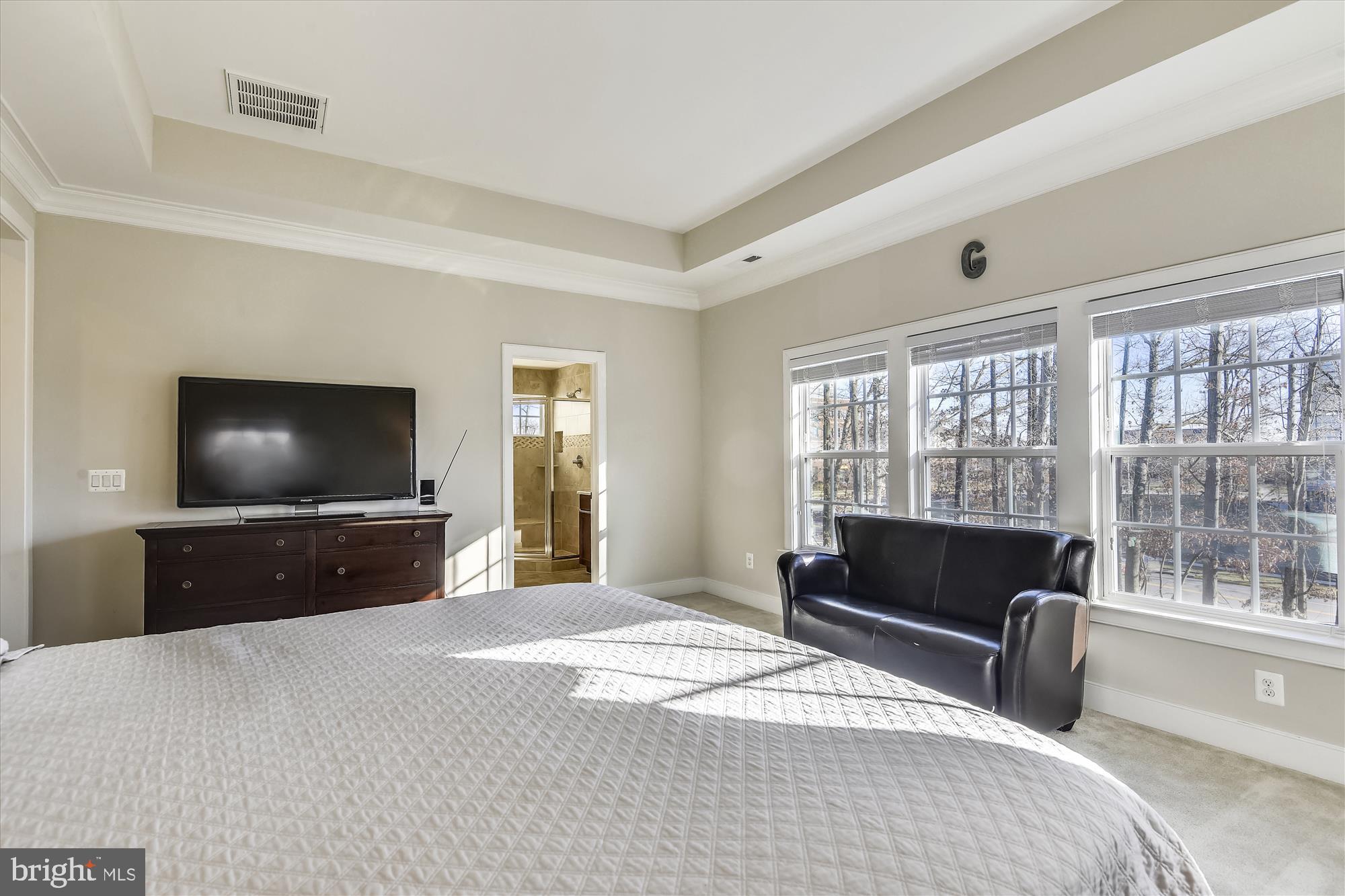 ELEVEN OAKS - Residential