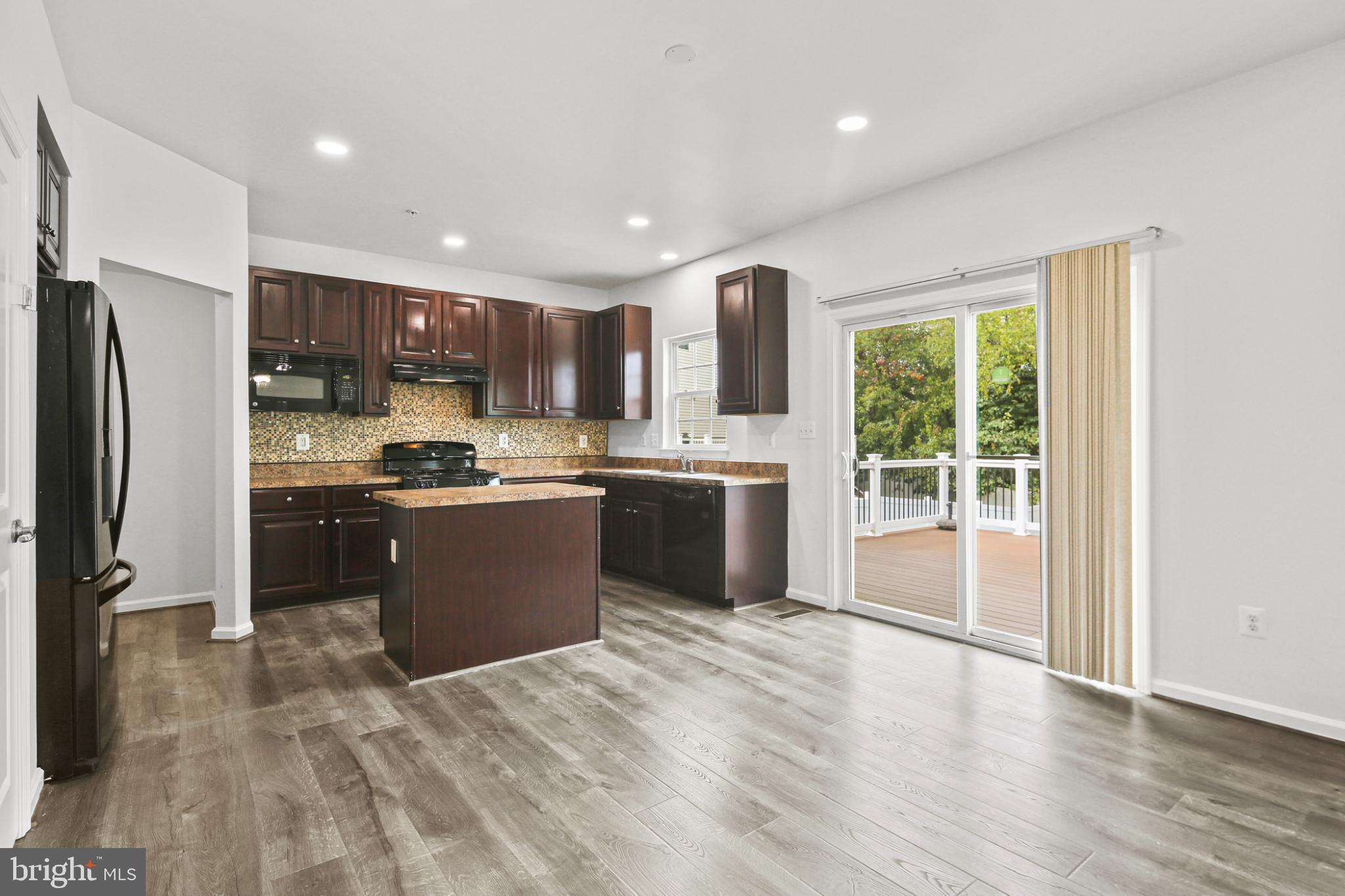 PLEASANT CHASE - Residential