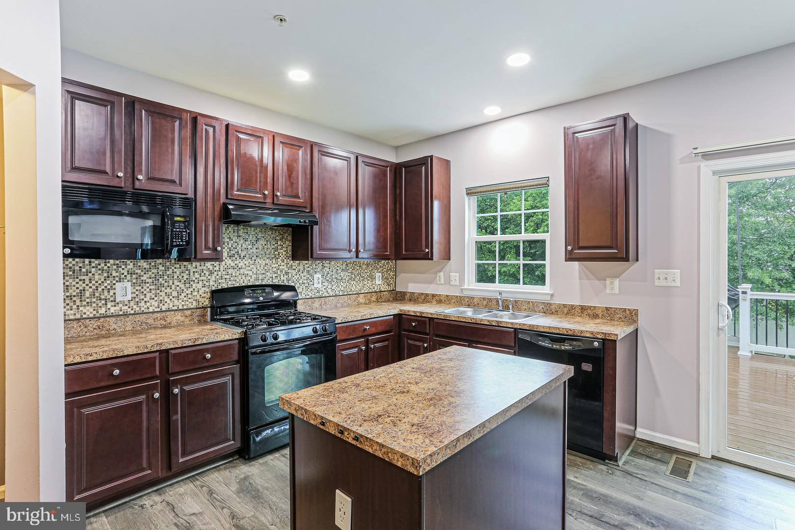 PLEASANT CHASE - Residential