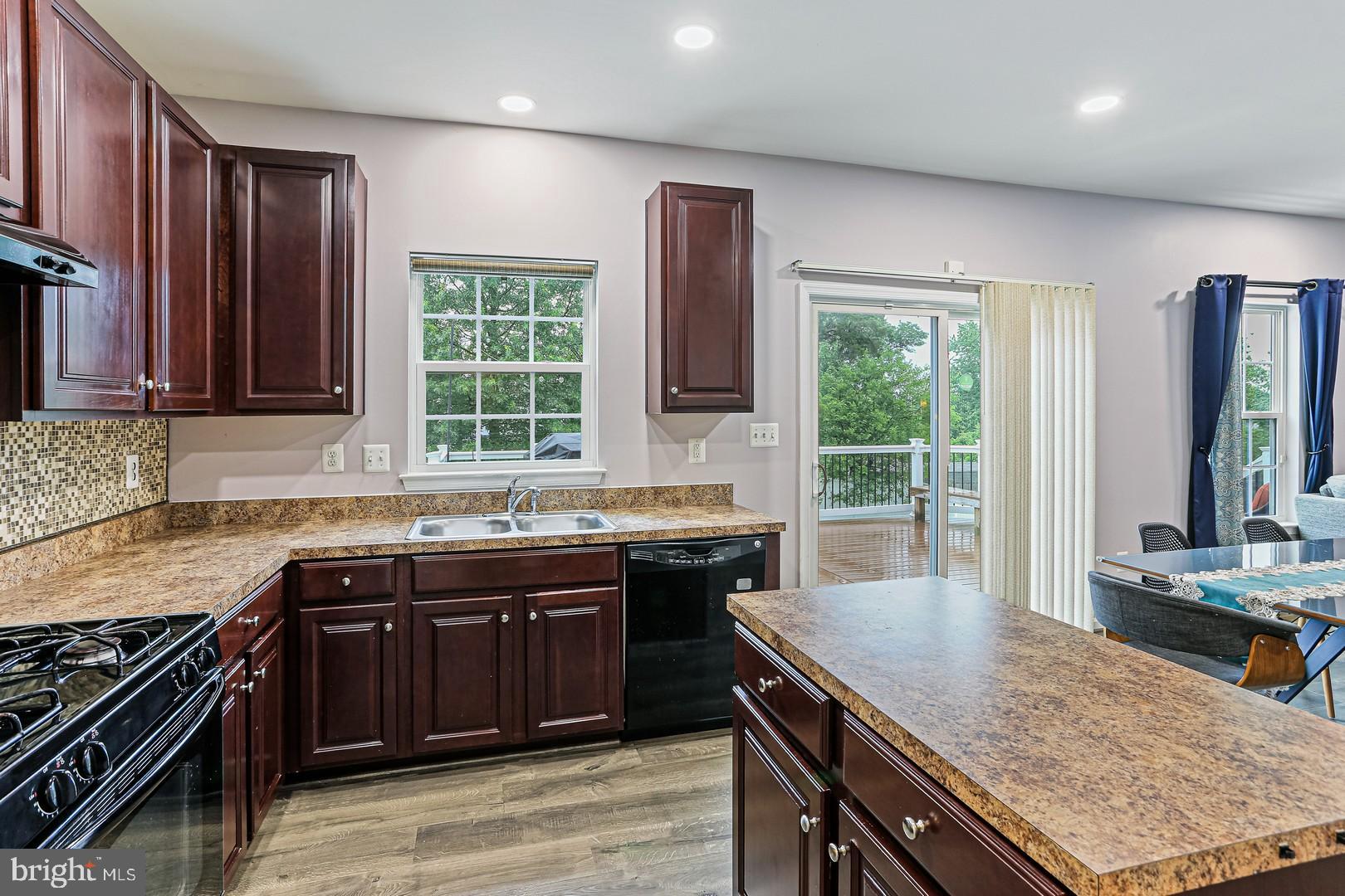 PLEASANT CHASE - Residential