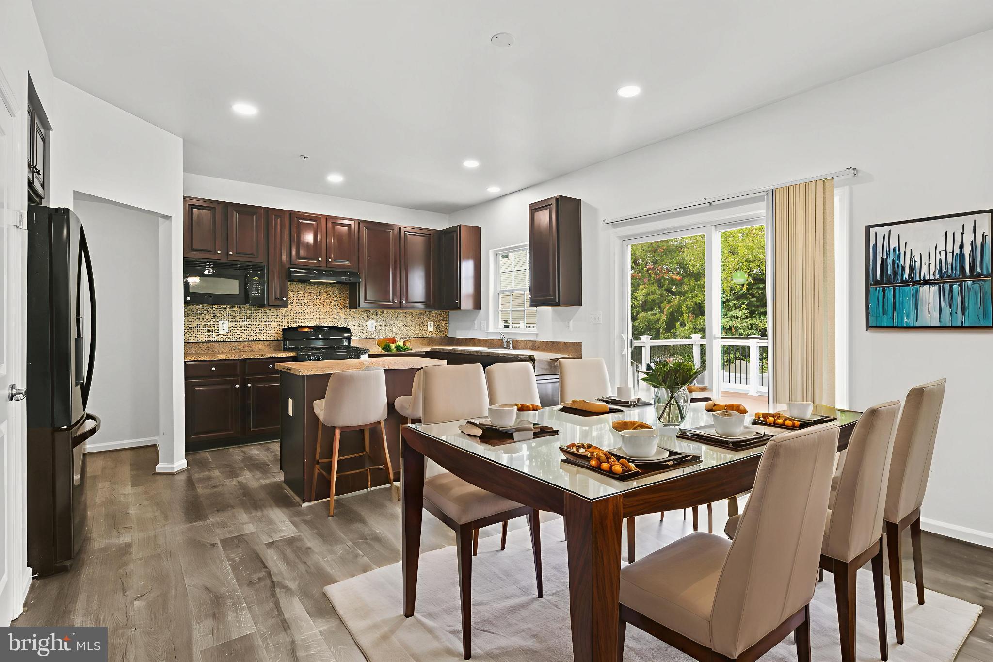 PLEASANT CHASE - Residential