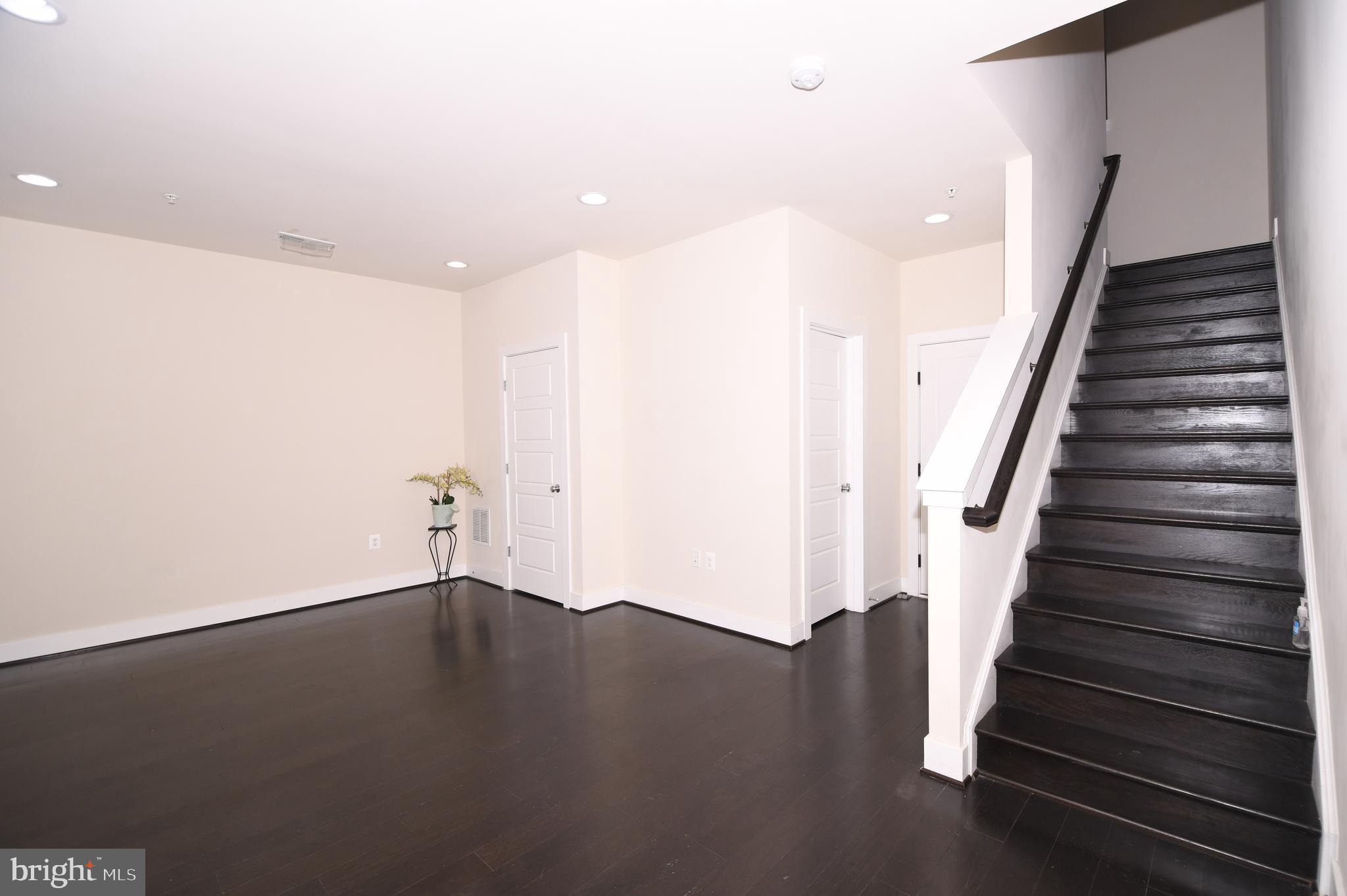 GLENMONT METROCENTRE - Residential Lease