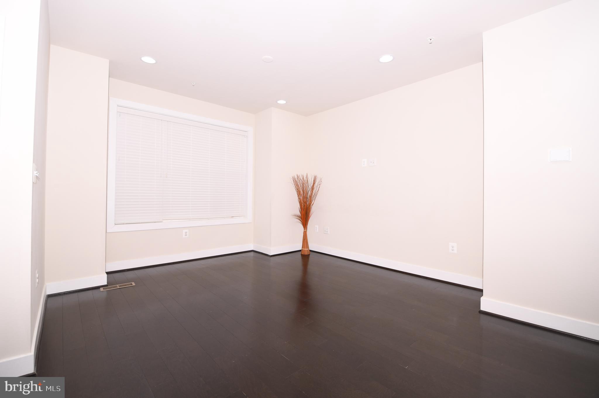 GLENMONT METROCENTRE - Residential Lease