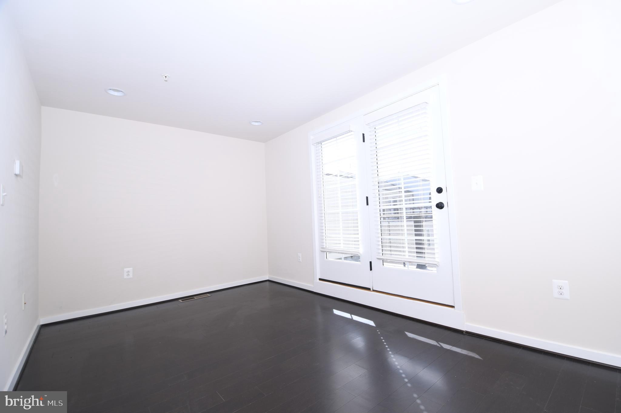 GLENMONT METROCENTRE - Residential Lease