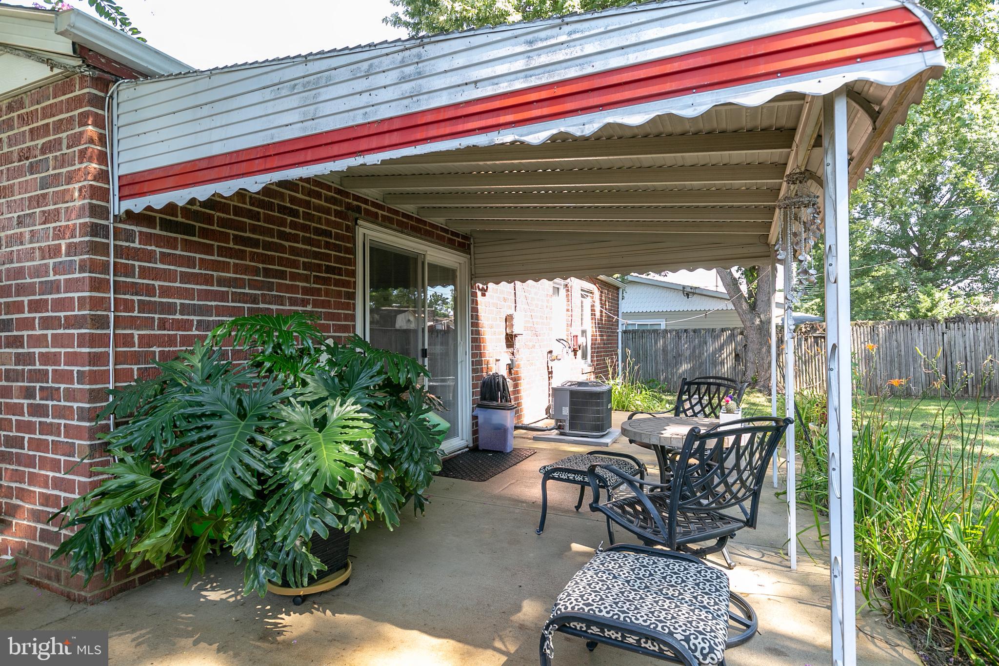 COUNTRY CLUB MANOR - Residential