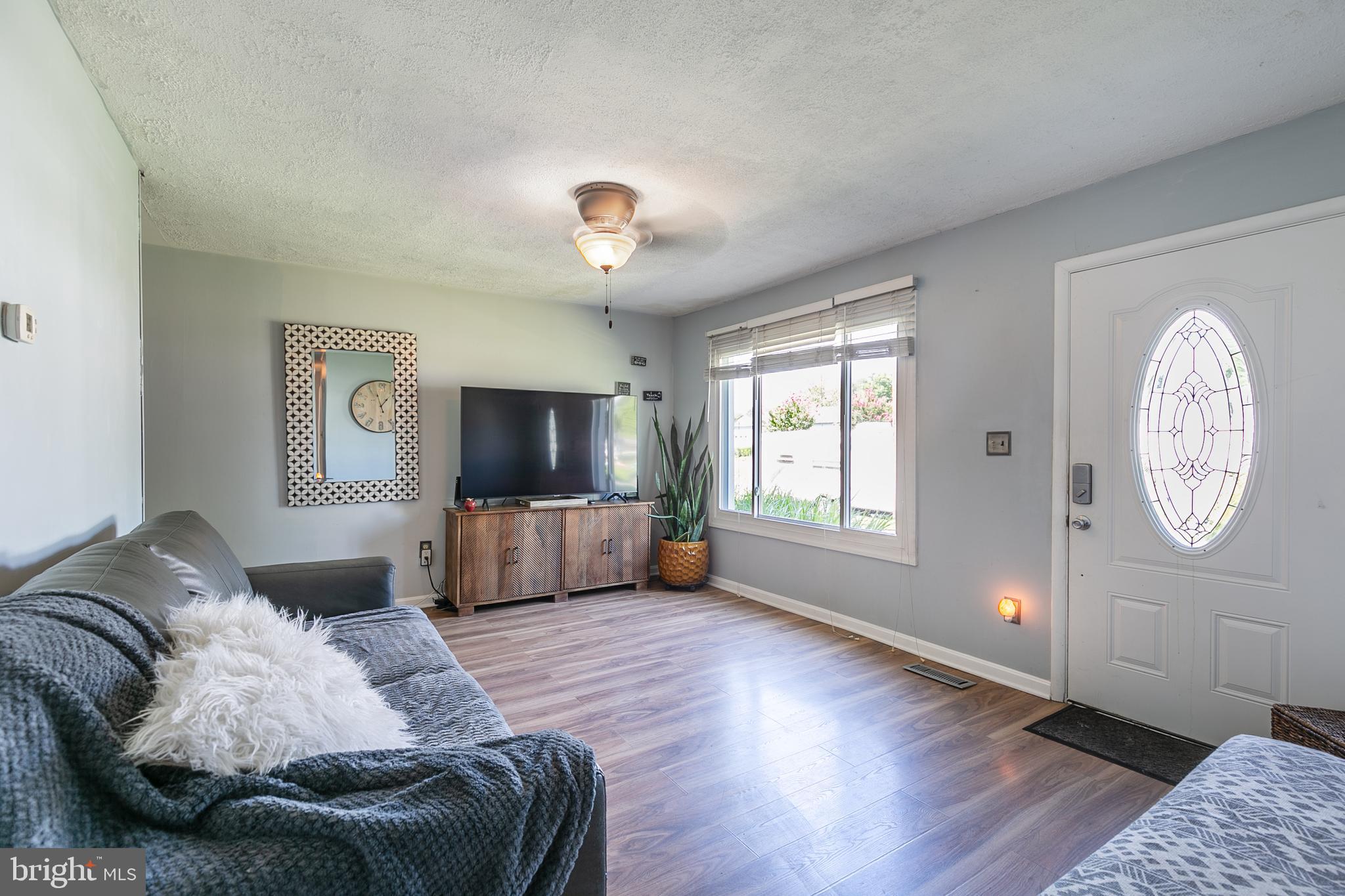 COUNTRY CLUB MANOR - Residential