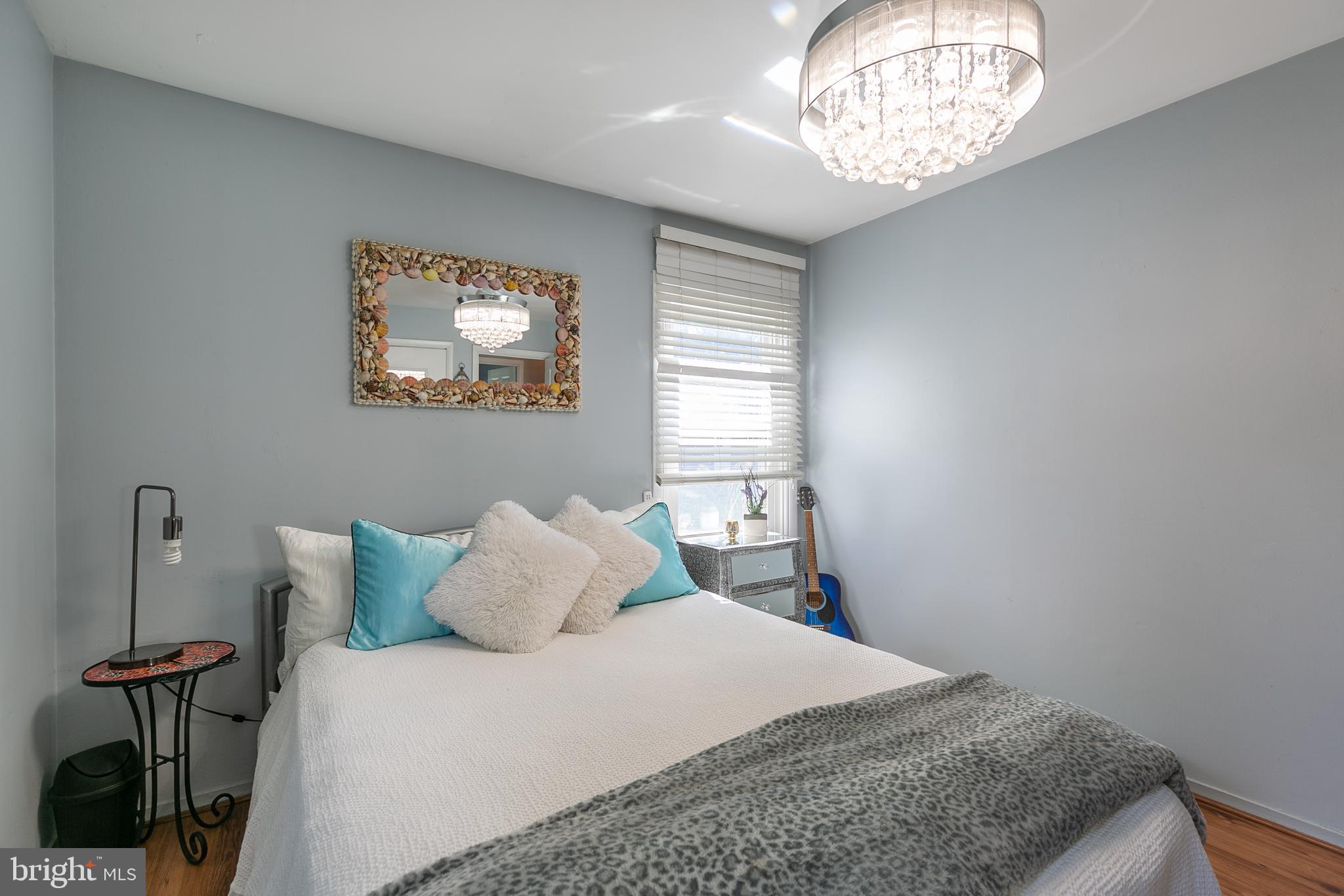 COUNTRY CLUB MANOR - Residential