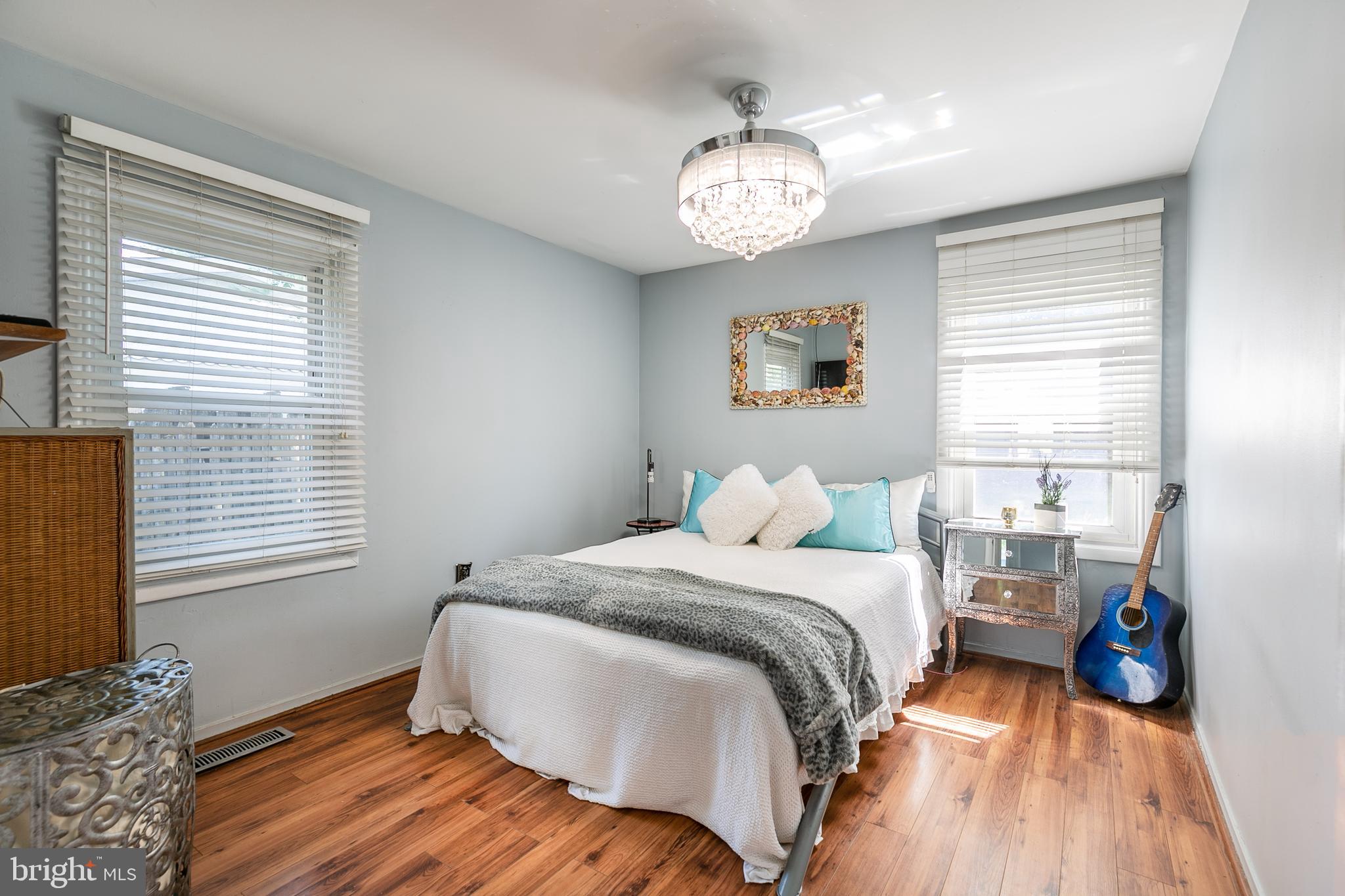 COUNTRY CLUB MANOR - Residential