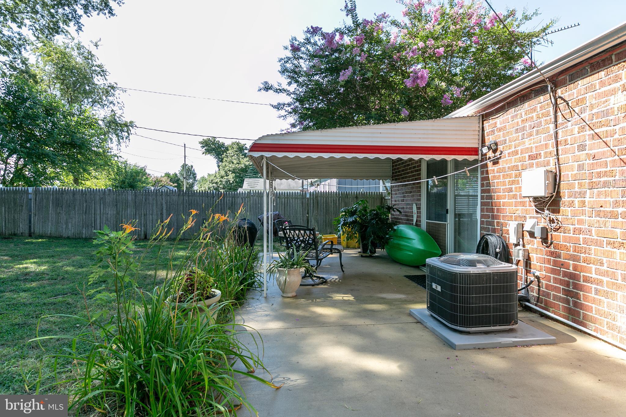 COUNTRY CLUB MANOR - Residential