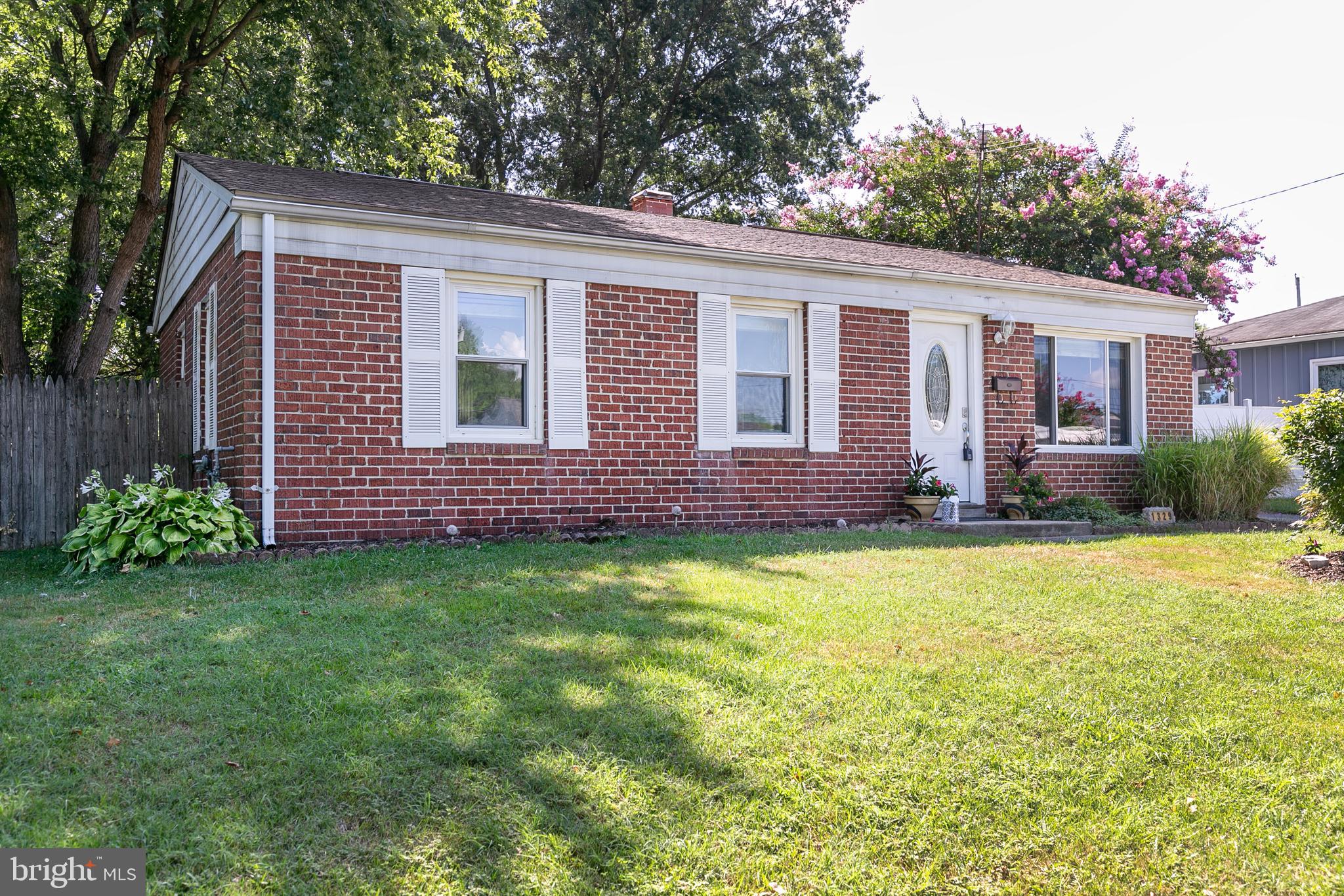 COUNTRY CLUB MANOR - Residential