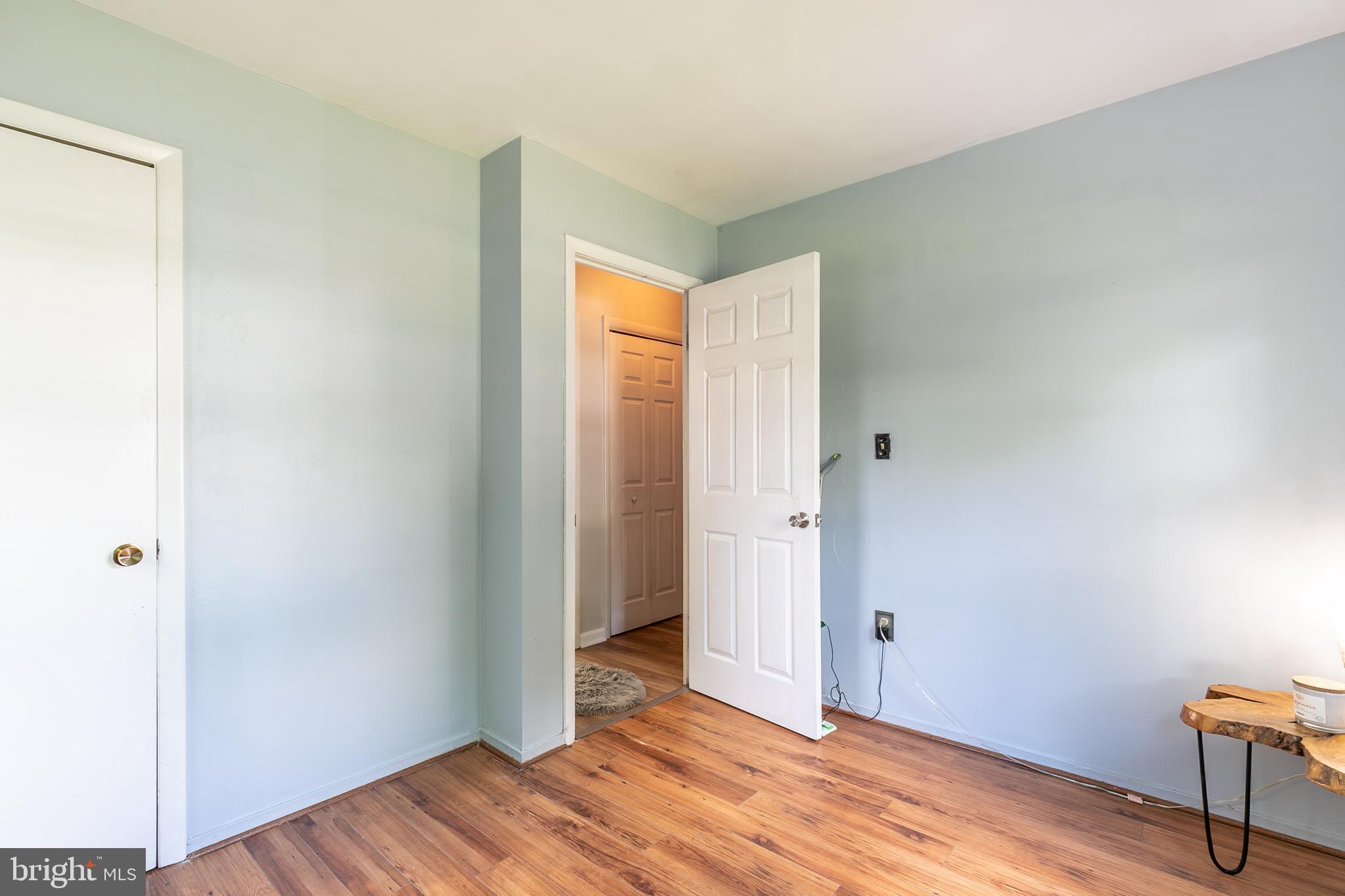 COUNTRY CLUB MANOR - Residential